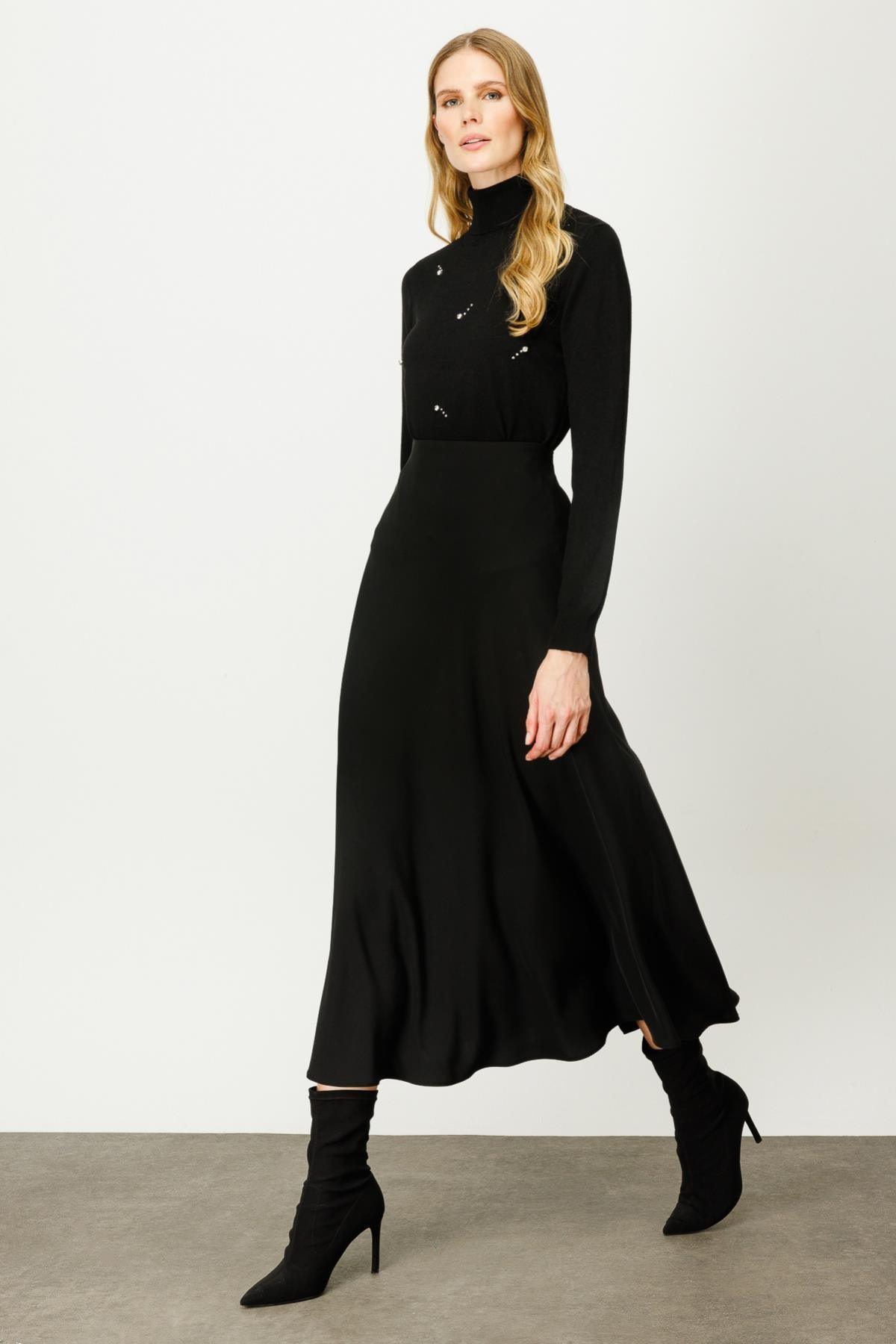 Soğuk Kış Günlerine Stil Katın: 2024 Uzun Etek Kombin Fikirleri - Eser Giyim