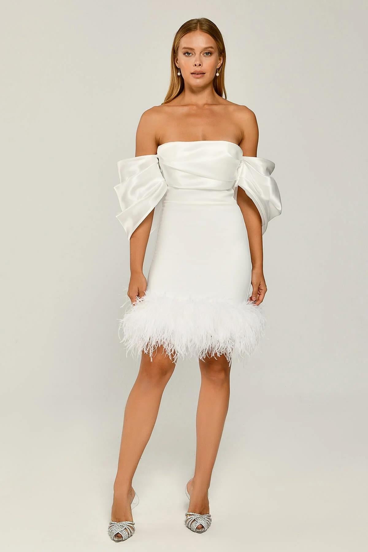 Düşük Omuz Eteği Tüylü Saten Mini Elbise