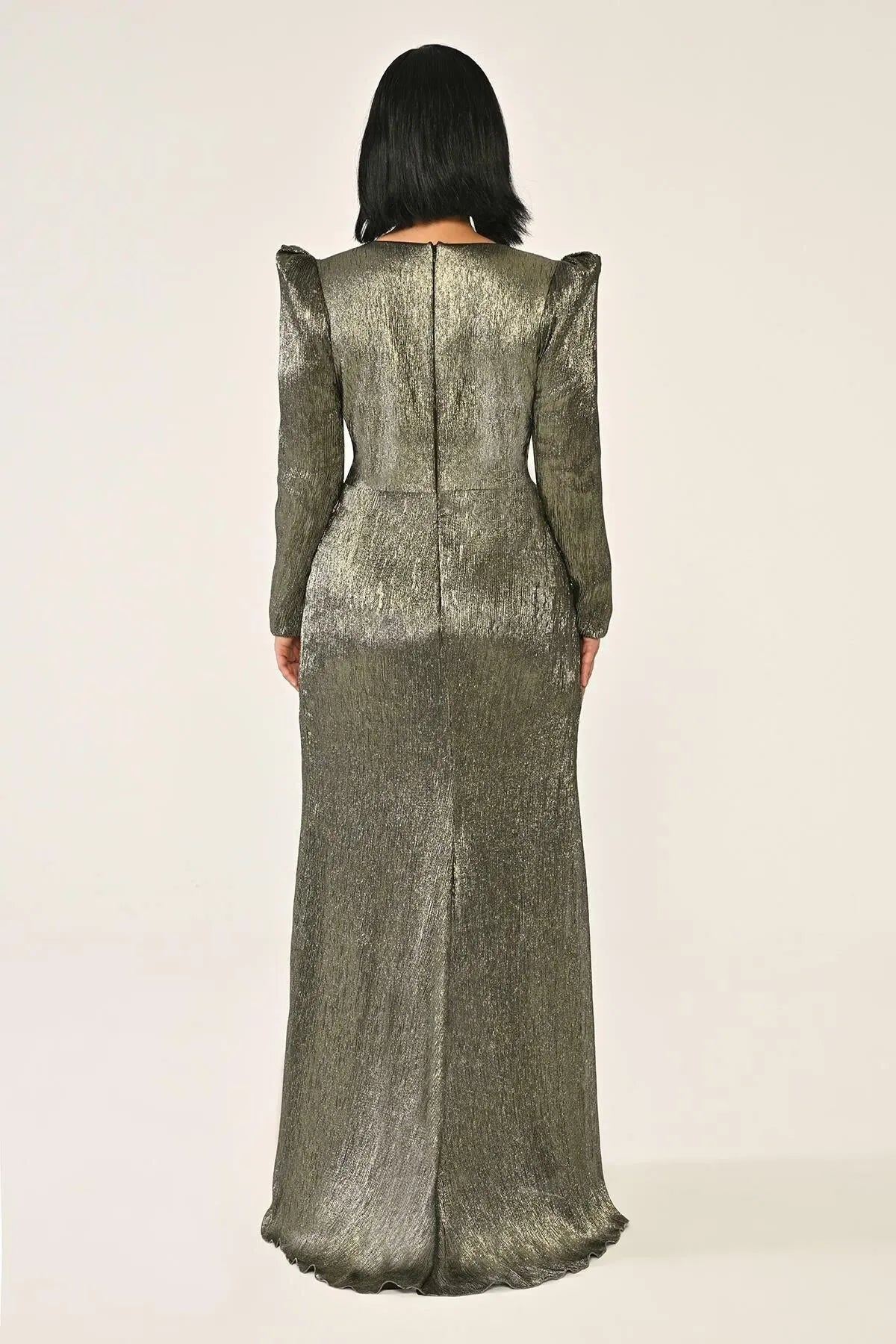 Uzun Kollu Vatkalı Broşlu Parlak Uzun Abiye Elbise