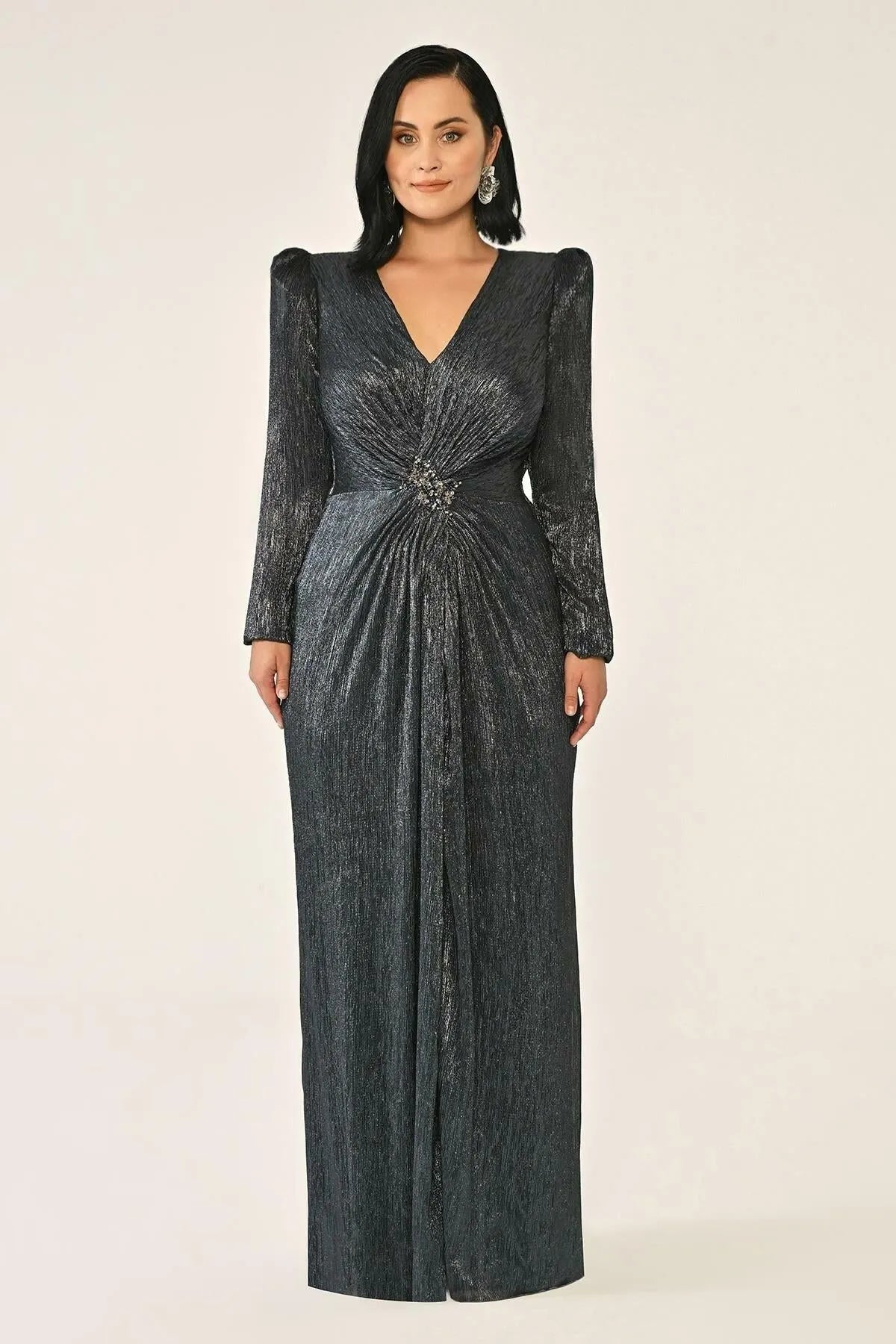 Uzun Kollu Vatkalı Broşlu Parlak Uzun Abiye Elbise