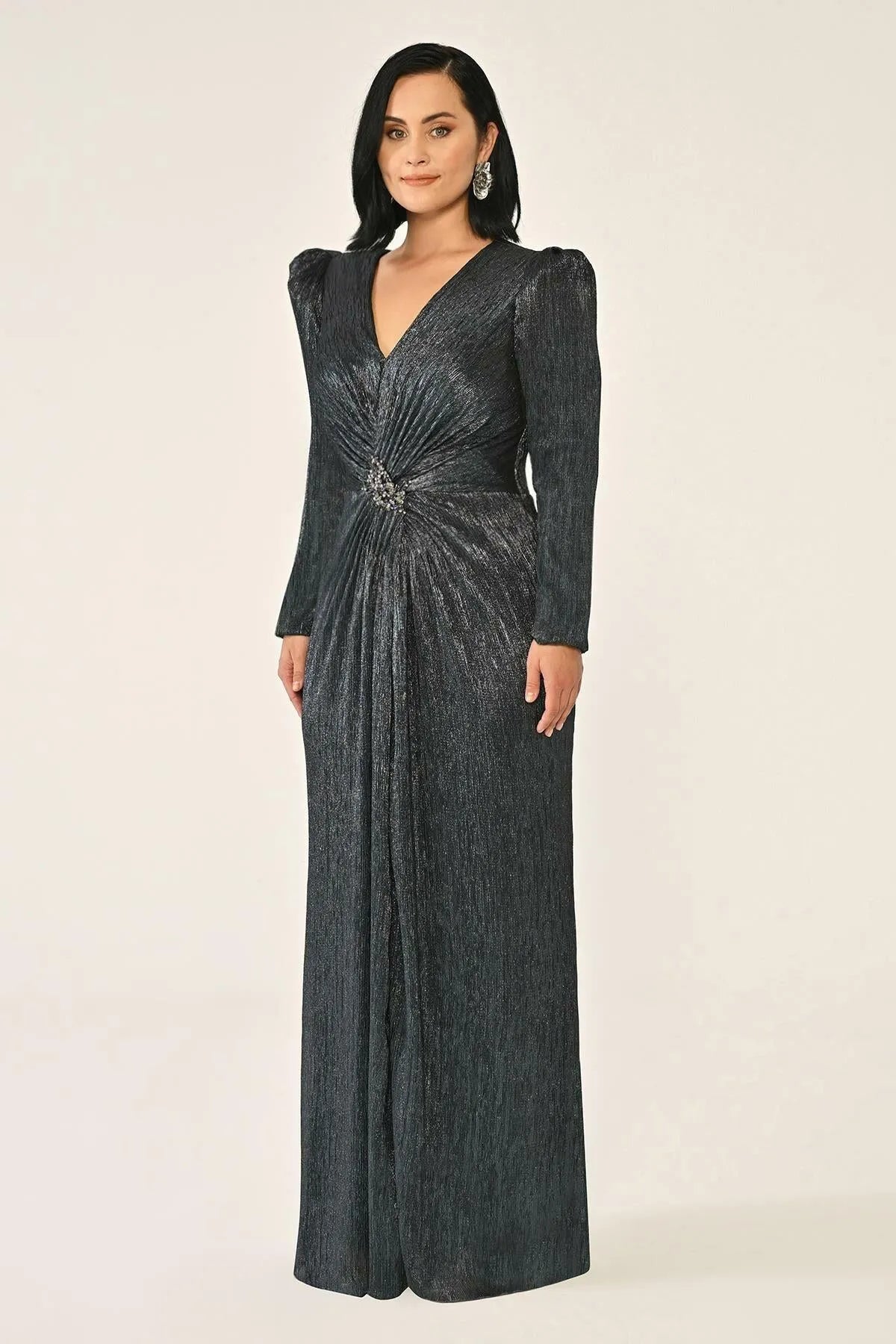 Uzun Kollu Vatkalı Broşlu Parlak Uzun Abiye Elbise