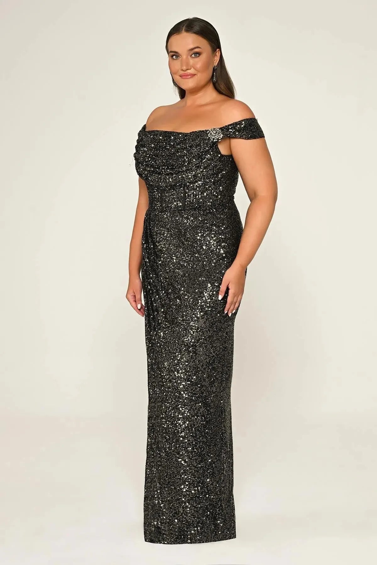 Düşük Omuz Önden Yırtmaçlı Payet Uzun Büyük Beden Abiye Elbise