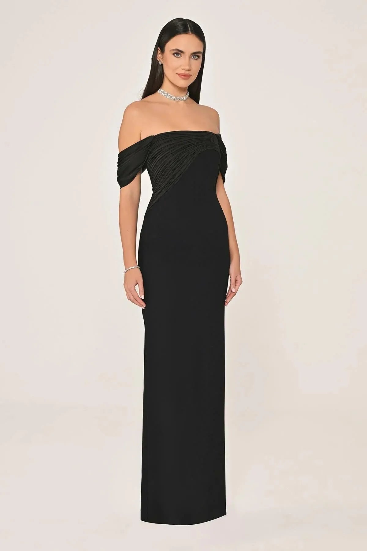 Düşük Omuz Saten Yaka Krep Uzun Abiye Elbise