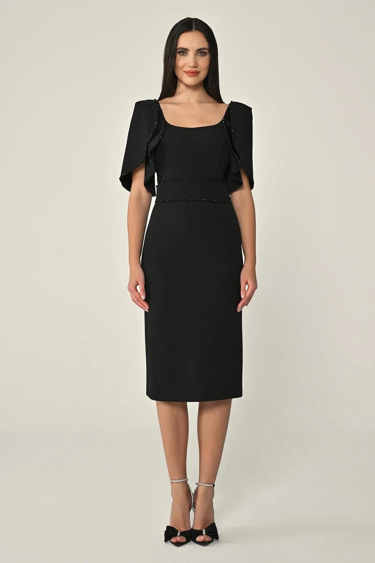 فستان سهرة متوسط الطول من الكريب الحجري المخطط بأكمام واسعة