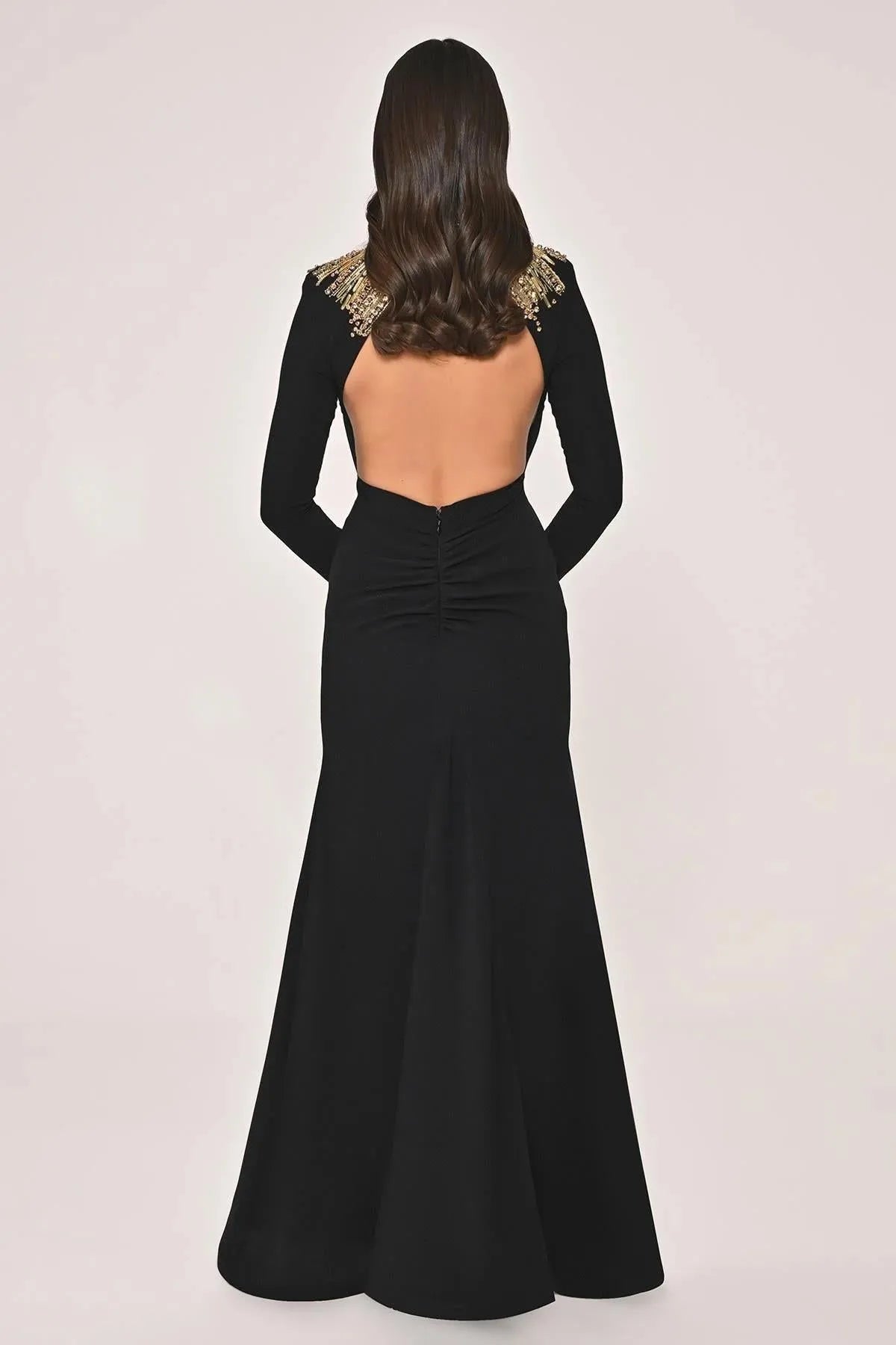 Uzun Kollu Üst Aksesarlı Sırt Dekolteli Krep Uzun Abiye Elbise