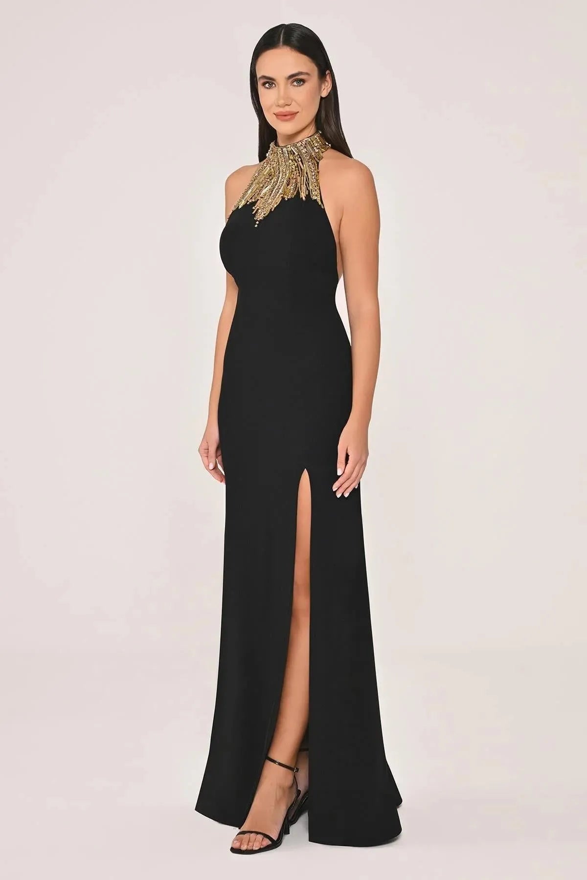 Halter Yaka Üstü ve Sırt Aksesuarlı Krep Abiye Uzun Elbise