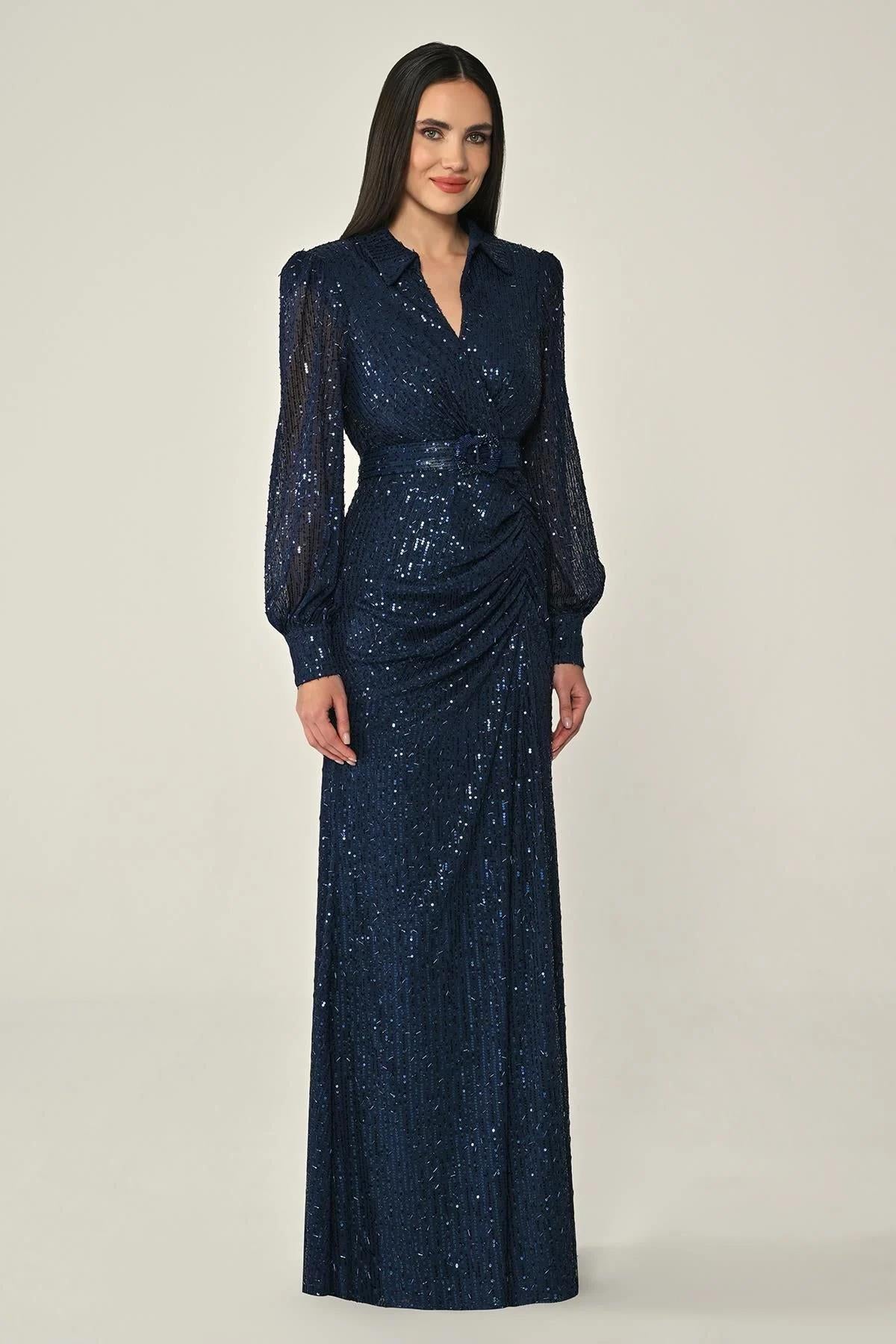 فستان سهرة طويل بحزام وأكمام طويلة وياقة ومقاس كبير