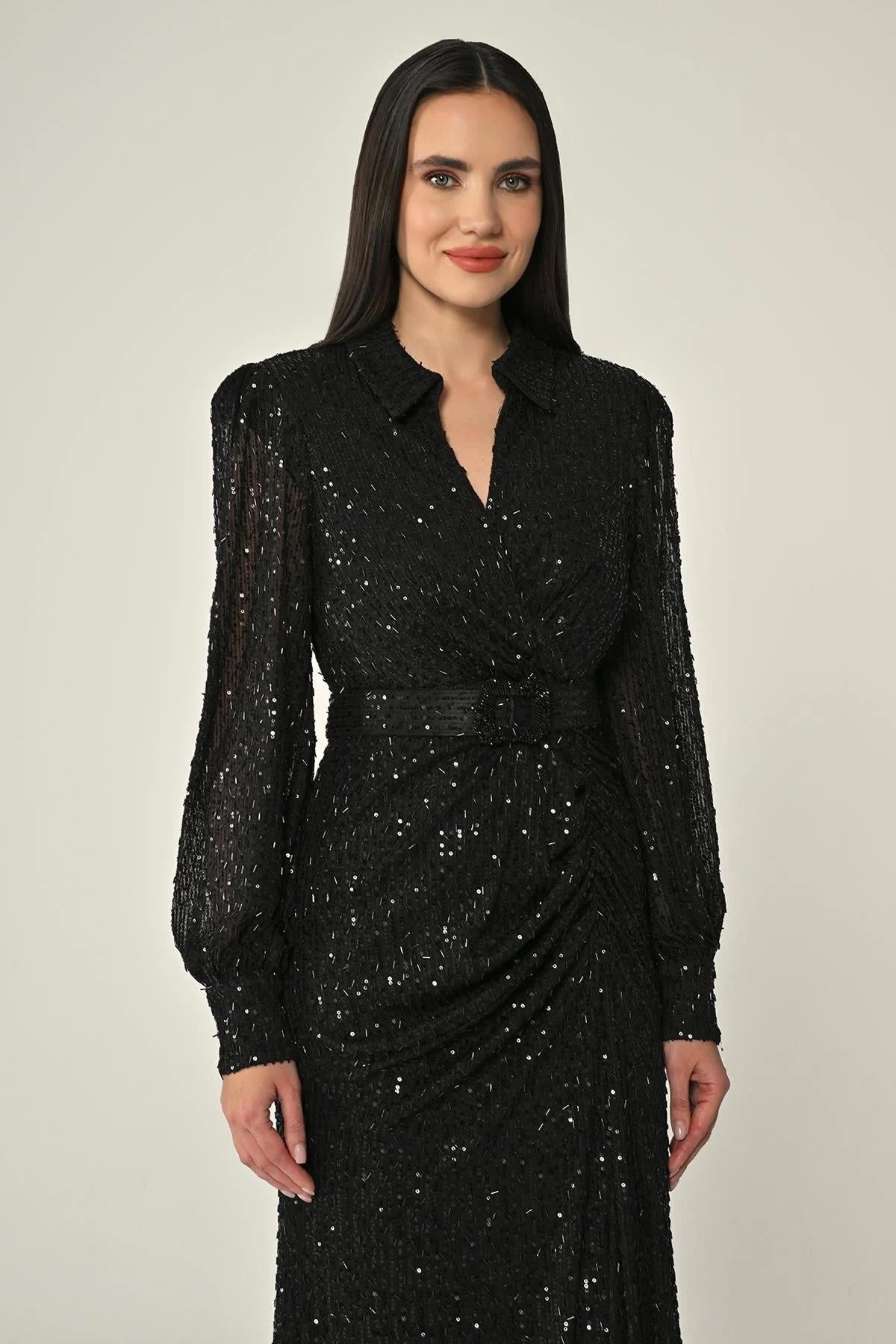 فستان سهرة طويل بحزام وأكمام طويلة وياقة ومقاس كبير