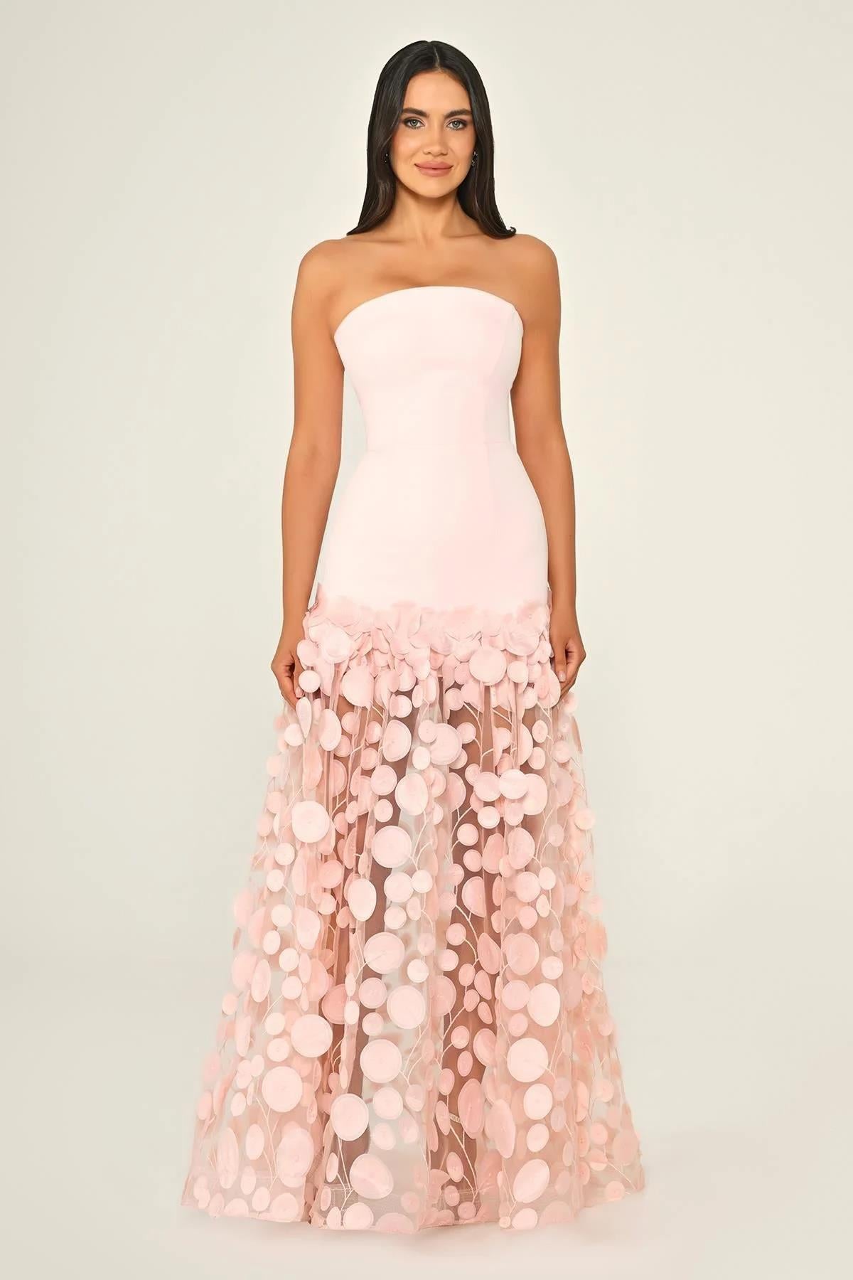 Straplez Üst Krep Eteği Üç Boyutlu Tül Uzun Abiye Elbise