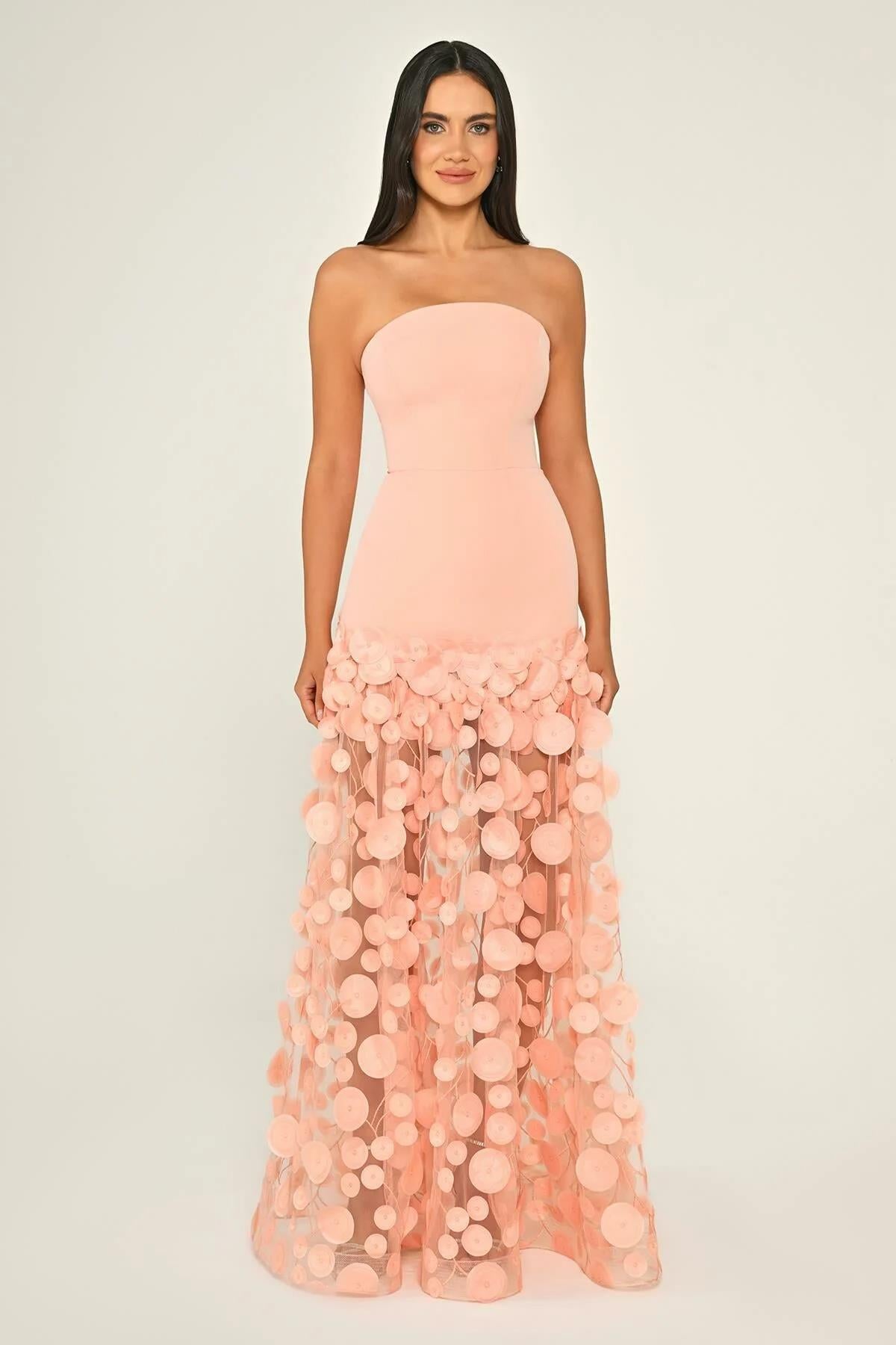 Straplez Üst Krep Eteği Üç Boyutlu Tül Uzun Abiye Elbise