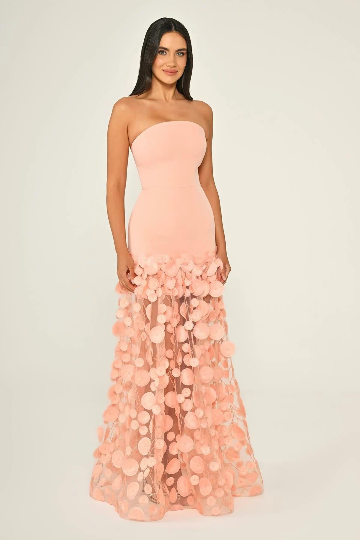 Straplez Üst Krep Eteği Üç Boyutlu Tül Uzun Abiye Elbise