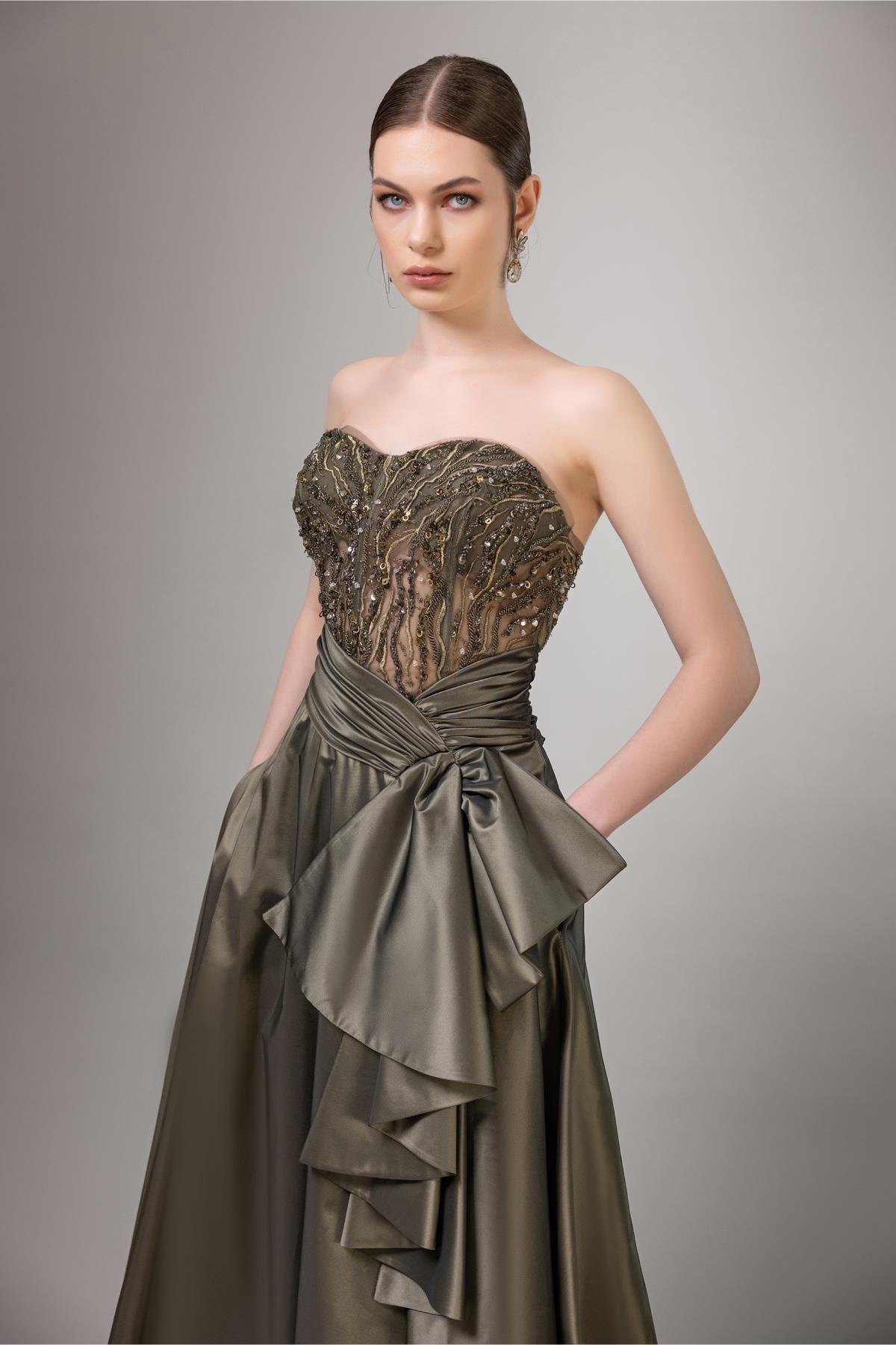 Askılı Göğüs Boncuk İşlemeli Önden Fiyonklu Elbise - Eser Giyim