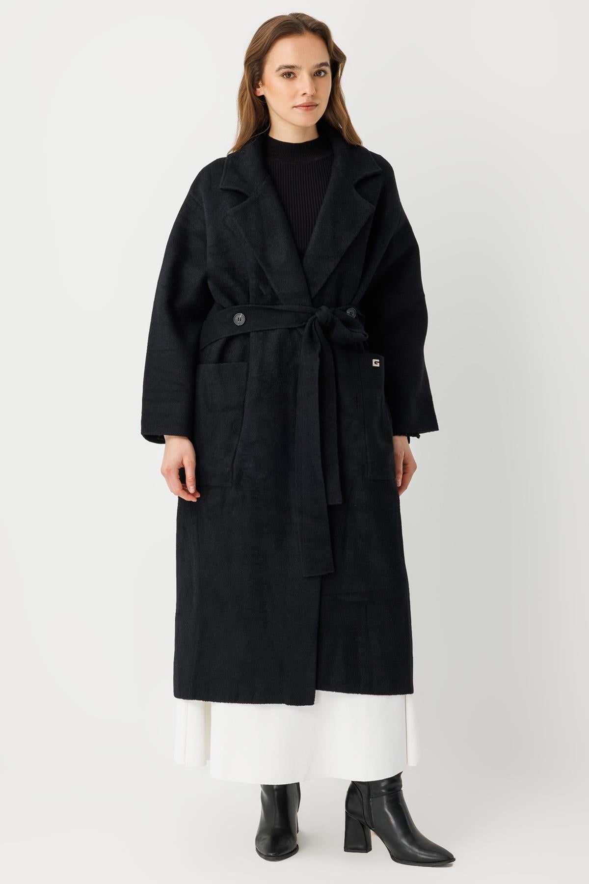 معطف مفصل بأزرار عند الخصر