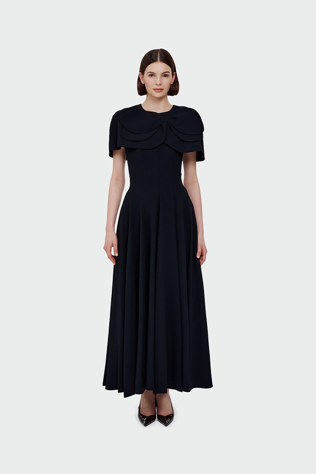 فستان سهرة بدون حمالات مع تنورة واسعة وتفاصيل بوليرو