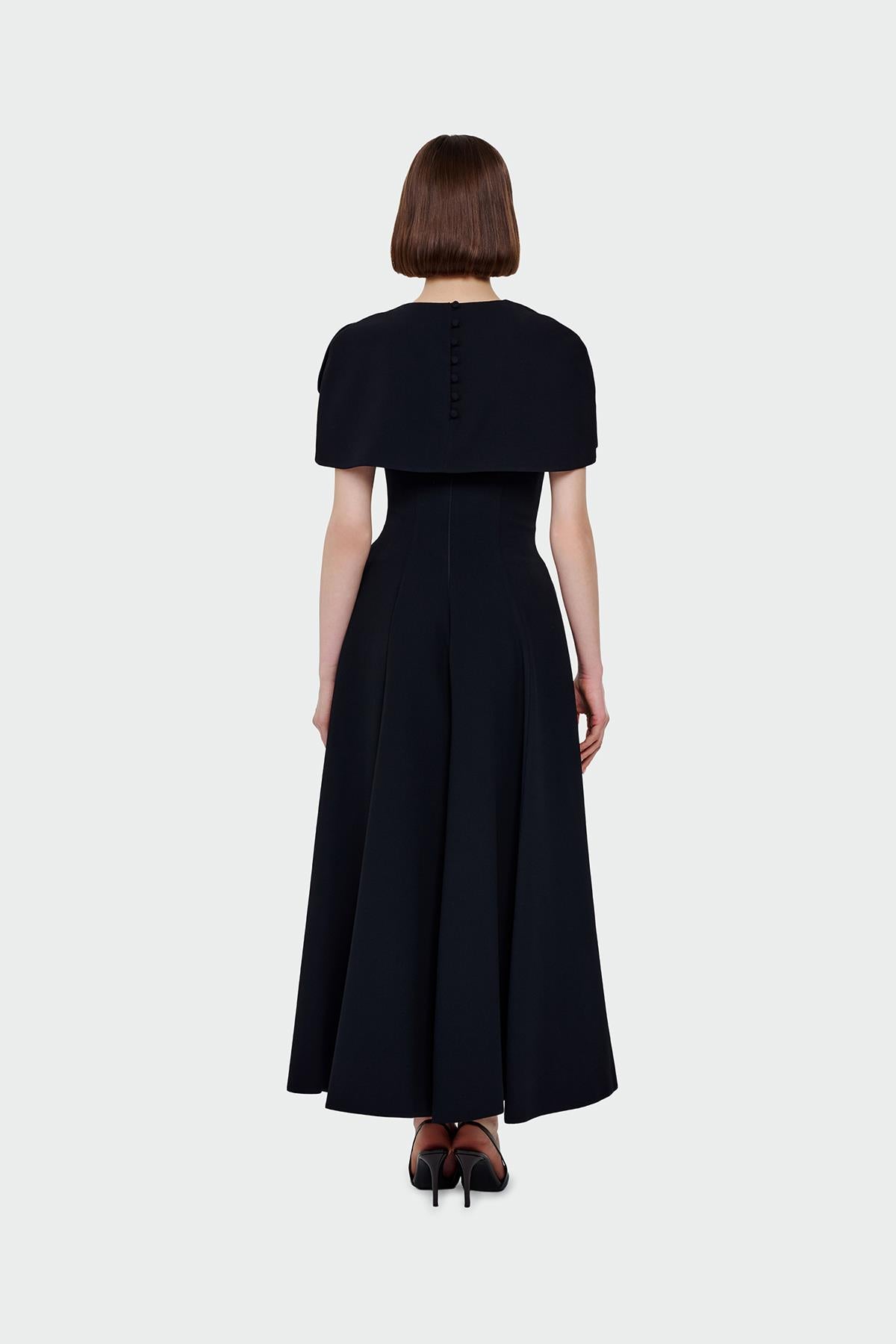 فستان سهرة بدون حمالات مع تنورة واسعة وتفاصيل بوليرو