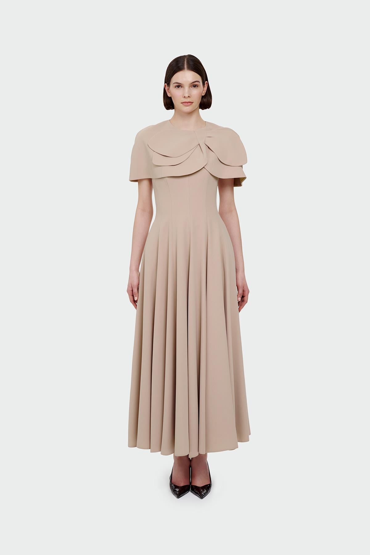 فستان سهرة بدون حمالات مع تنورة واسعة وتفاصيل بوليرو