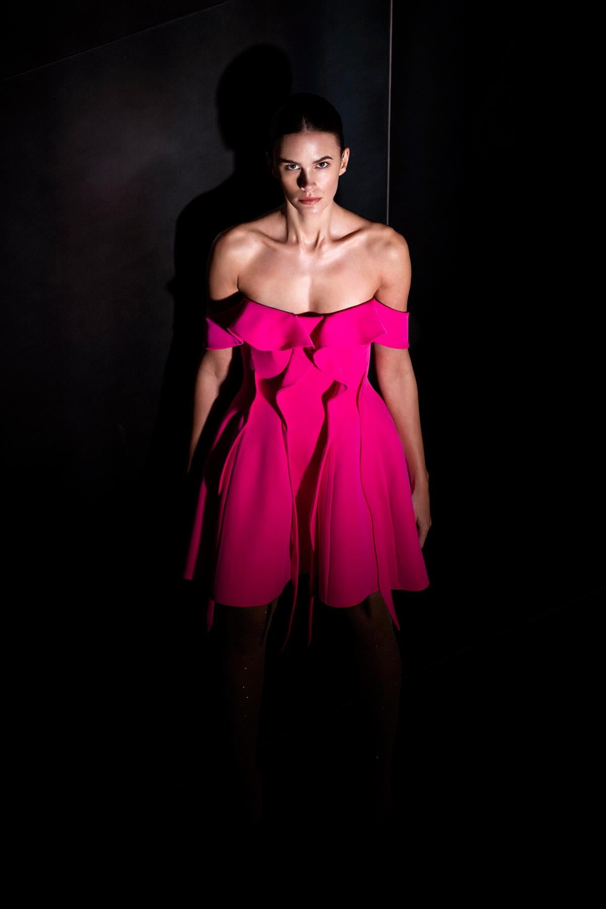 Düşük Omuz Volanlı Mini Abiye Elbise