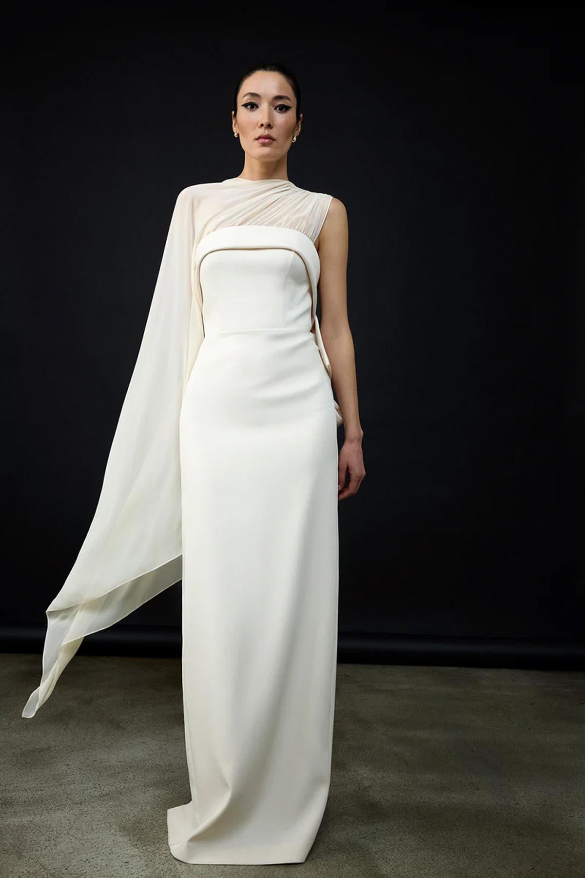 Tül Pelerinli Arka Fiyonk Detaylı Straplez Uzun Abiye Elbise