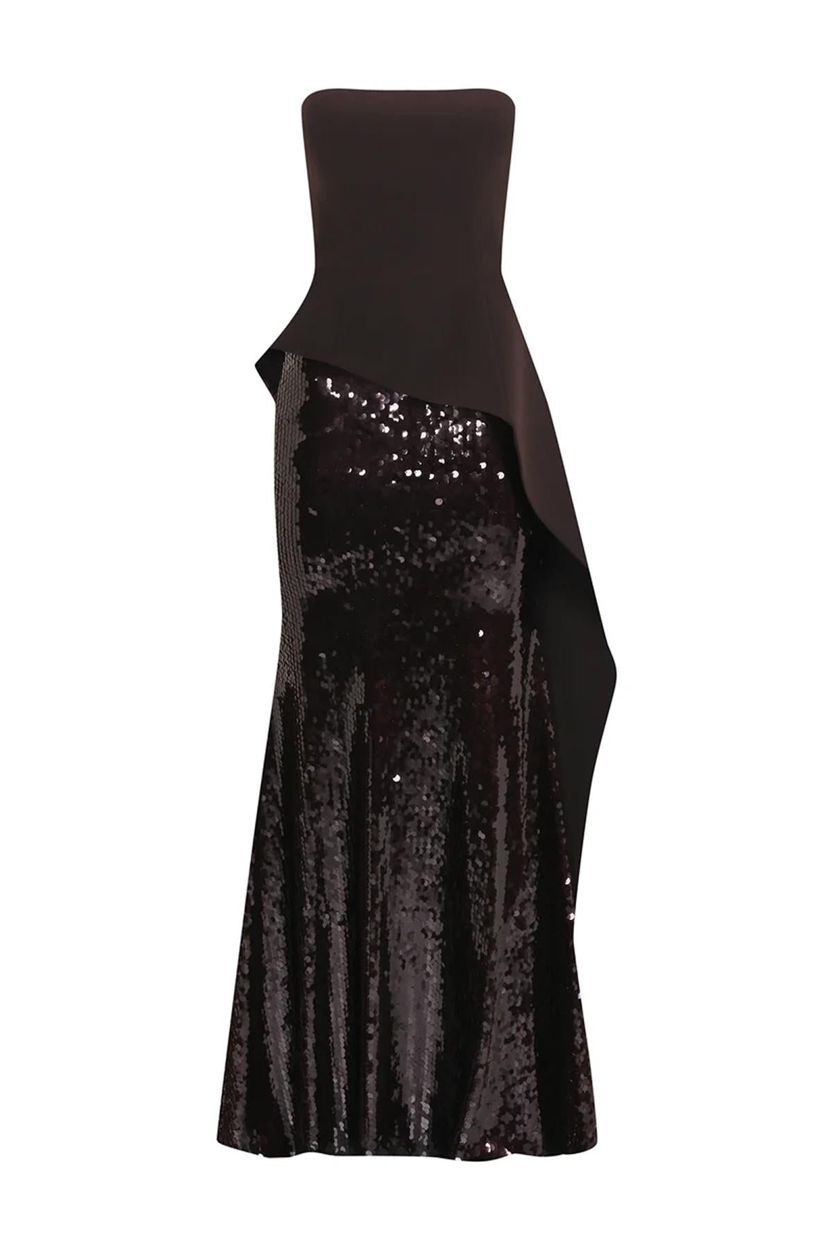 فستان سهرة من الكريب بدون حمالات ومزين بالترتر