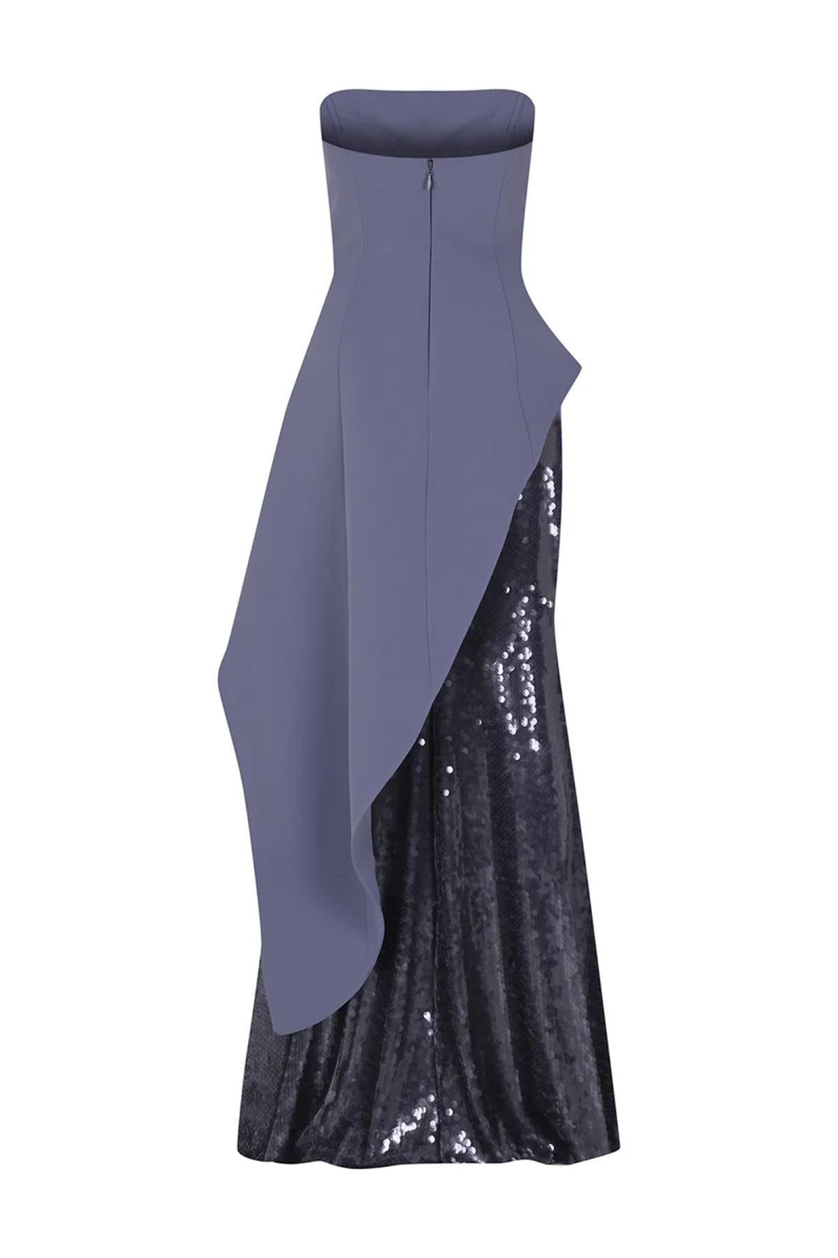 فستان سهرة من الكريب بدون حمالات ومزين بالترتر