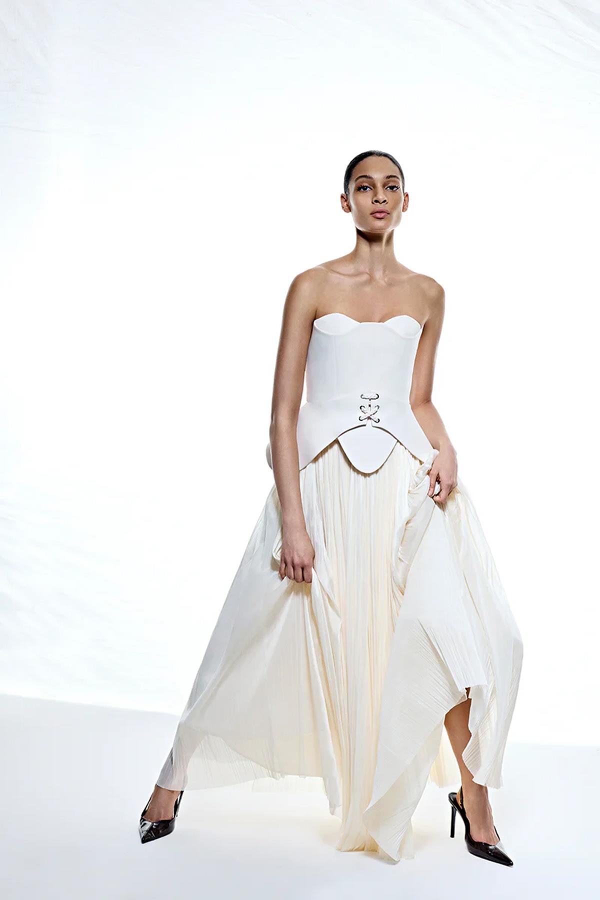 Straplez Peplum Detaylı Piliseli Abiye Takım Elbise