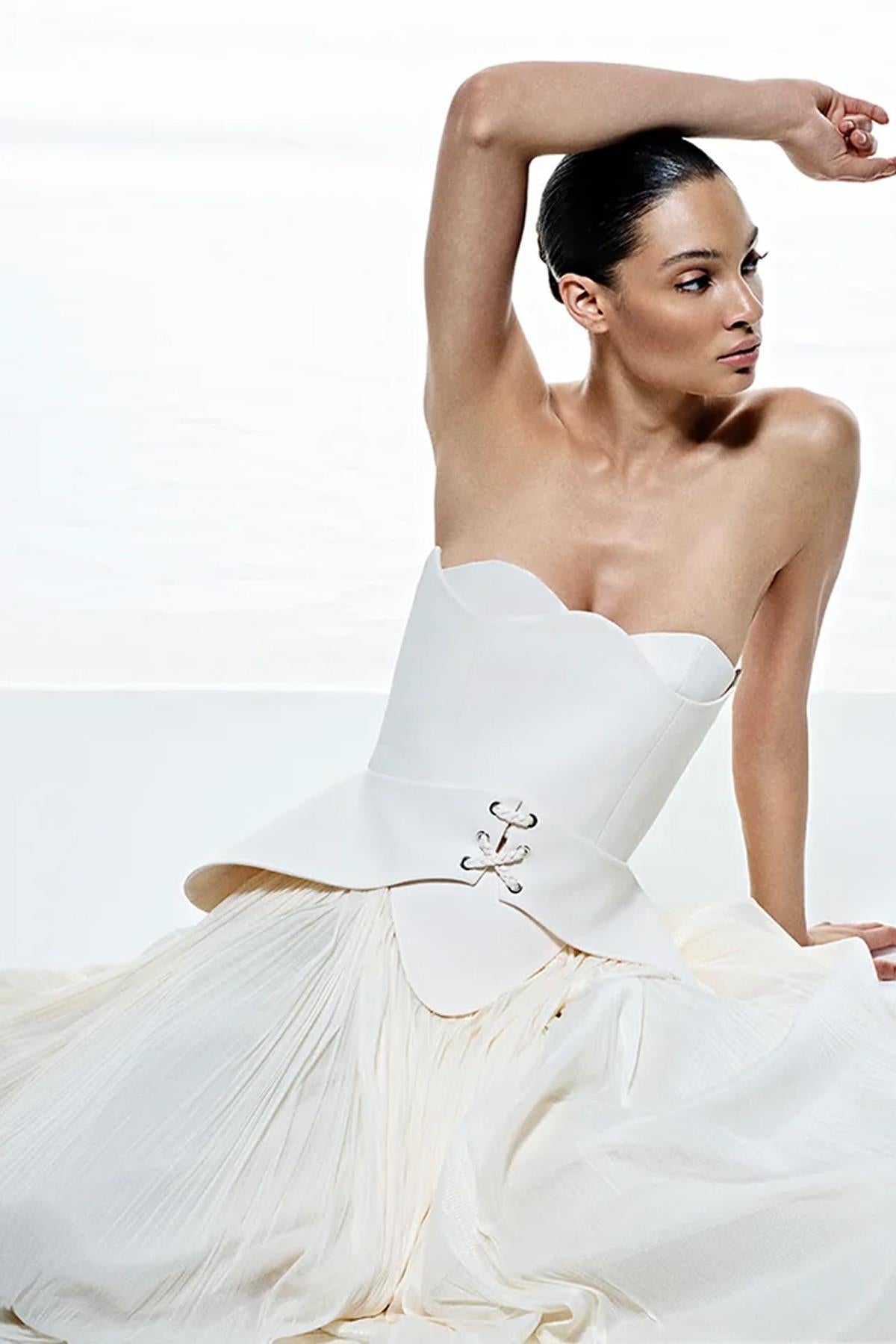 Straplez Peplum Detaylı Piliseli Abiye Takım Elbise