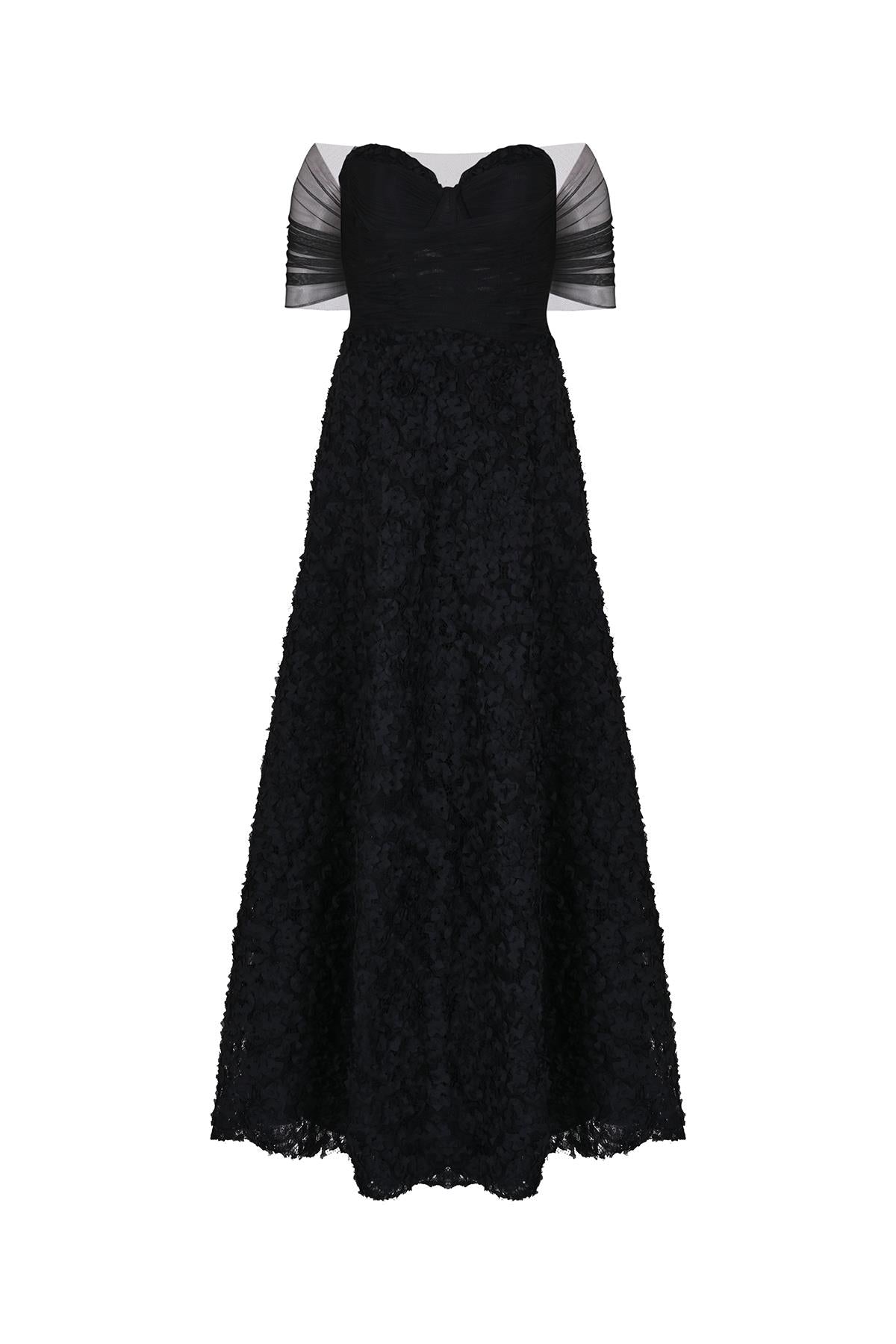 فستان سهرة طويل شفاف مزين بالورود عند الصدر