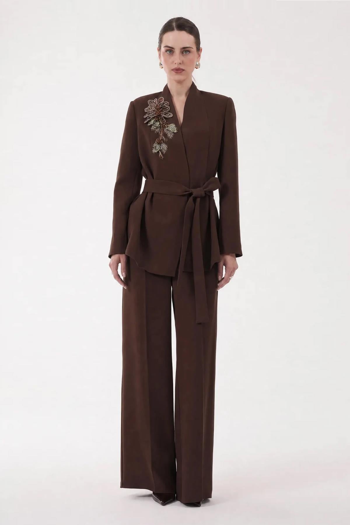 Çiçek İşlemeli Kuşaklı Ceket Ve Pantolon Takım