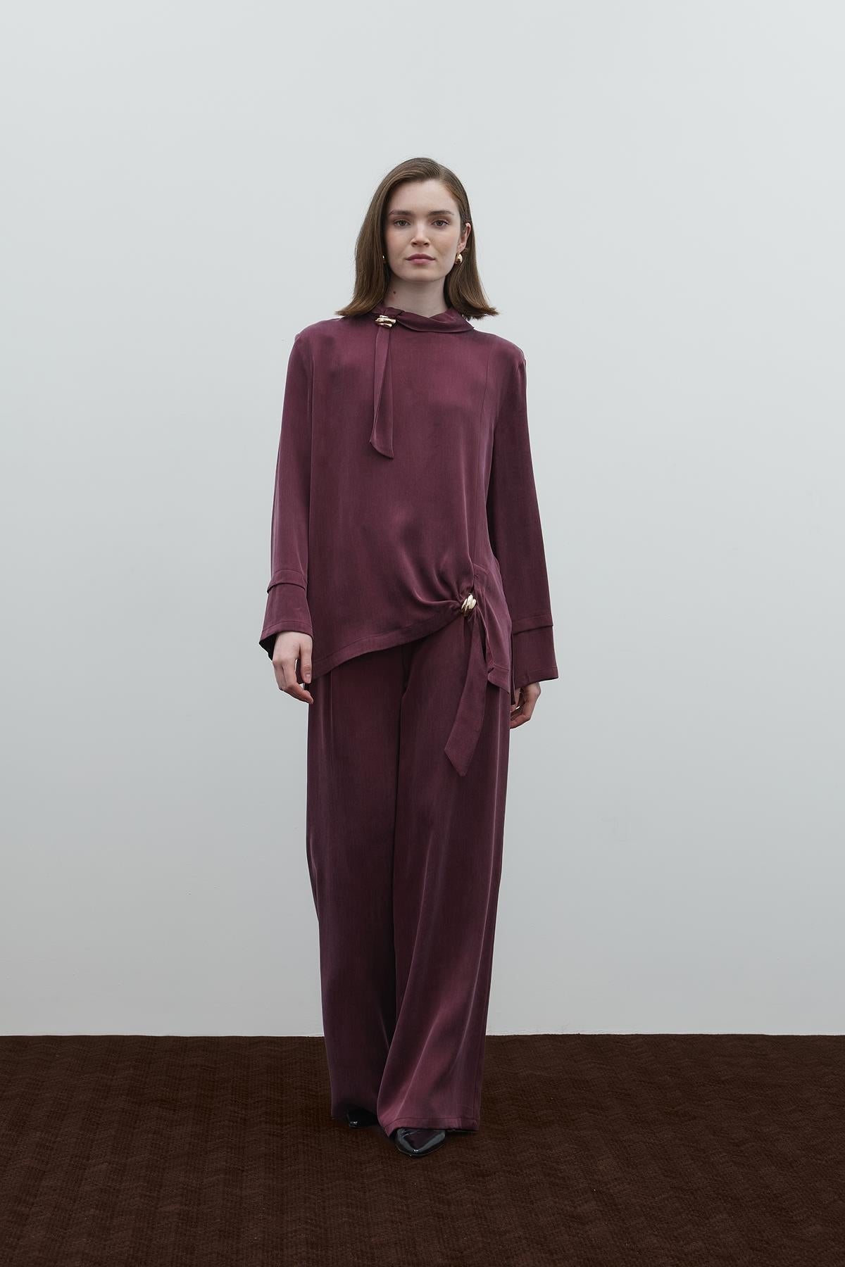 Yaka Ve Yan Aksesuar Detaylı Cupro Tunik