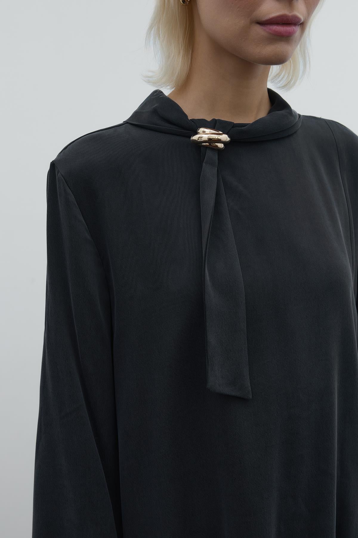 Yaka Ve Yan Aksesuar Detaylı Cupro Tunik