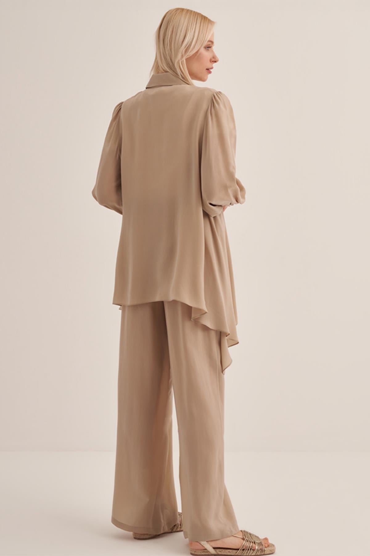 سترة كوبرو مع تفاصيل فيونكة وأزرار