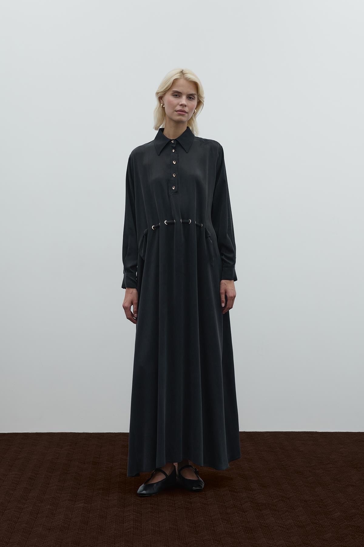 Yarım Düğmeli Bel İpli Cupro Uzun Elbise