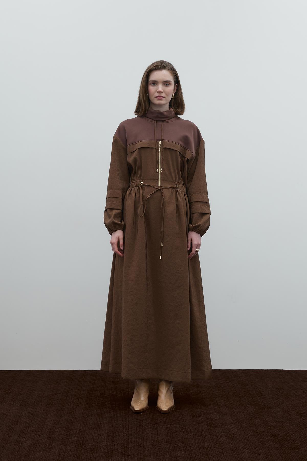 Fermuar Detaylı Bel Büzgülü Paraşüt Elbise