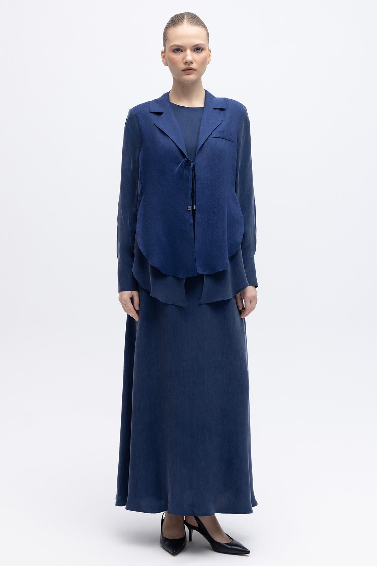 طقم فستان وسترة كتان بتفاصيل ربط