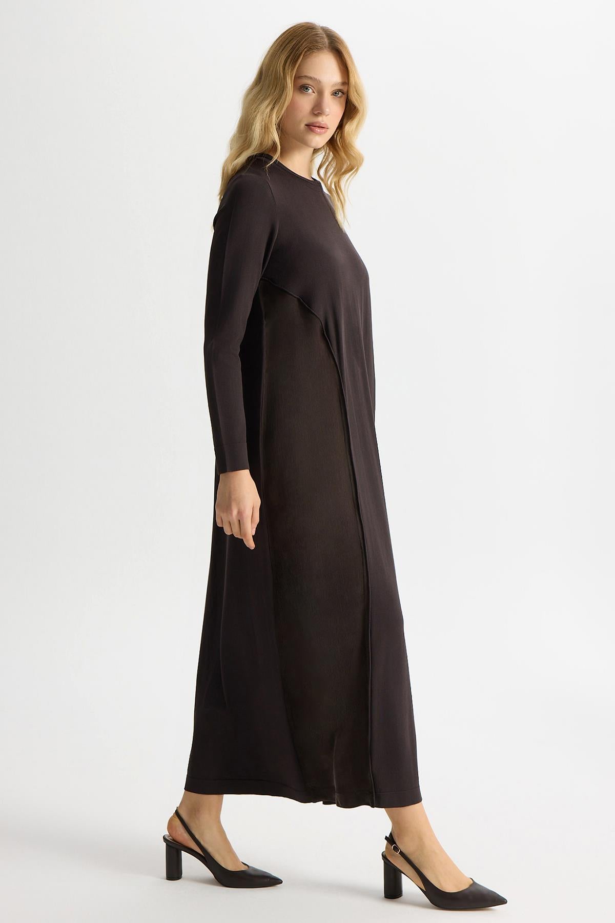 Ön Kısmı Cupro Detaylı Triko Elbise