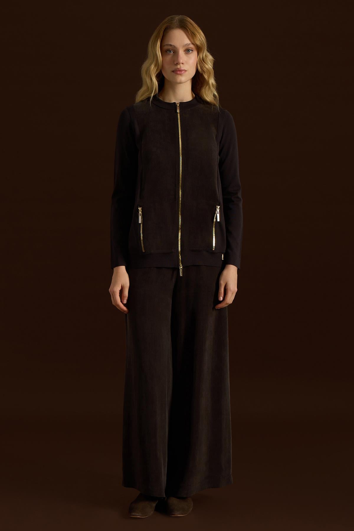 تنورة من الكوبرو بتفاصيل جيب