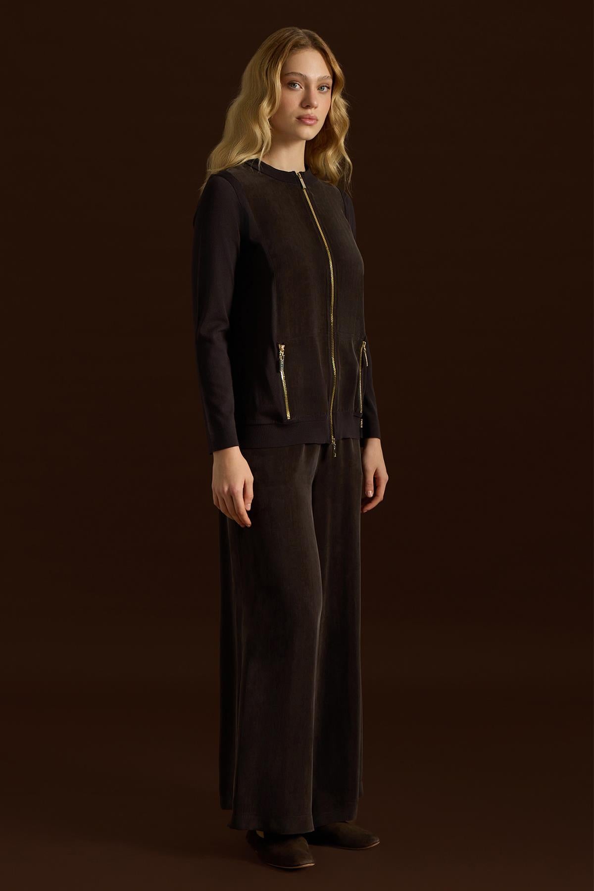 تنورة من الكوبرو بتفاصيل جيب