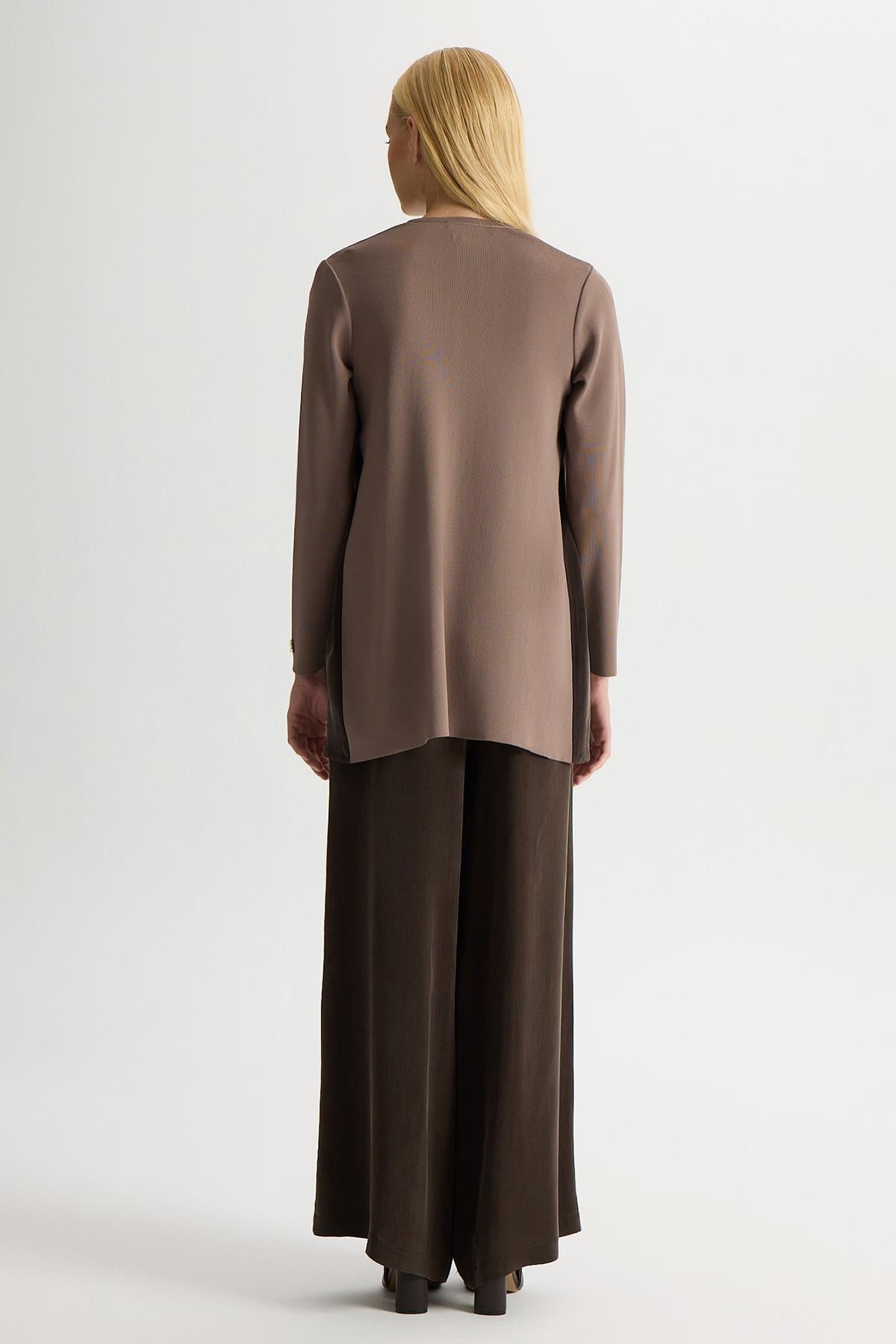 بنطال واسع الساقين من الكوبرو مع جيوب