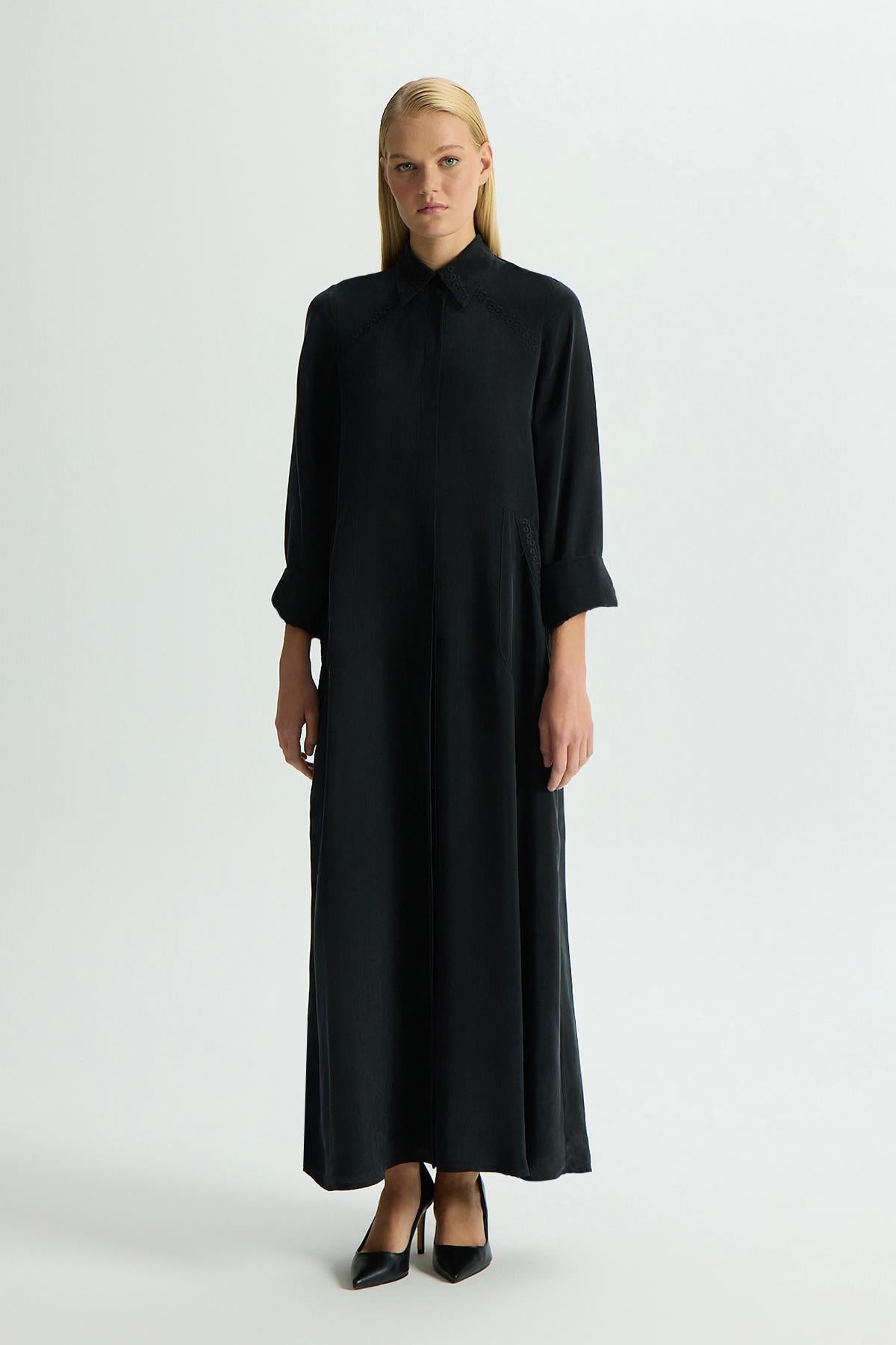 قبعة كوبرو بتفاصيل مطرزة