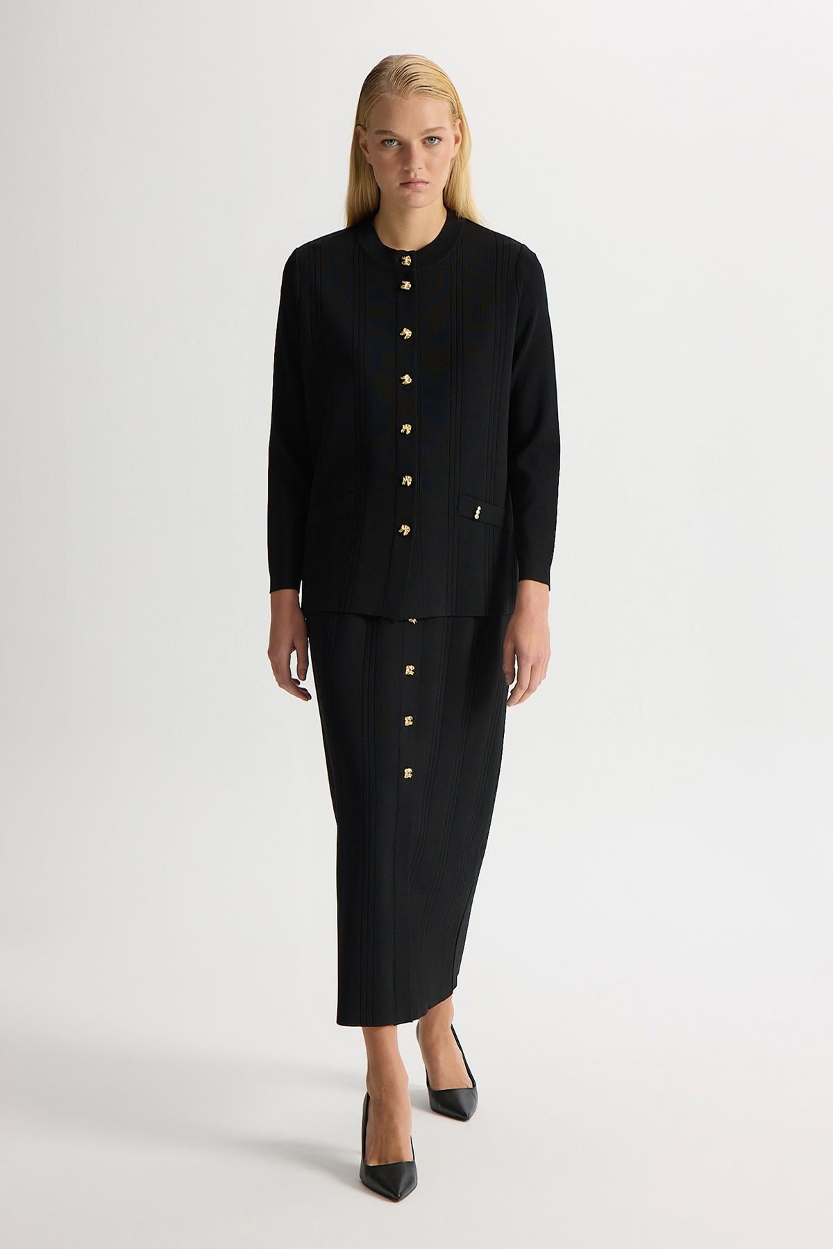 سترة تريكو كلاسيكية بأزرار أمامية