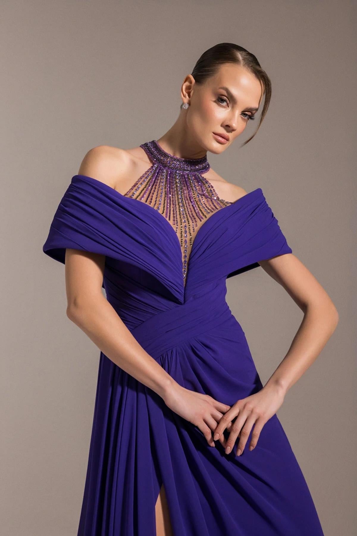 Low-cut Detailed Stone Embroidered Draped Slit Chiffon Evening Dress