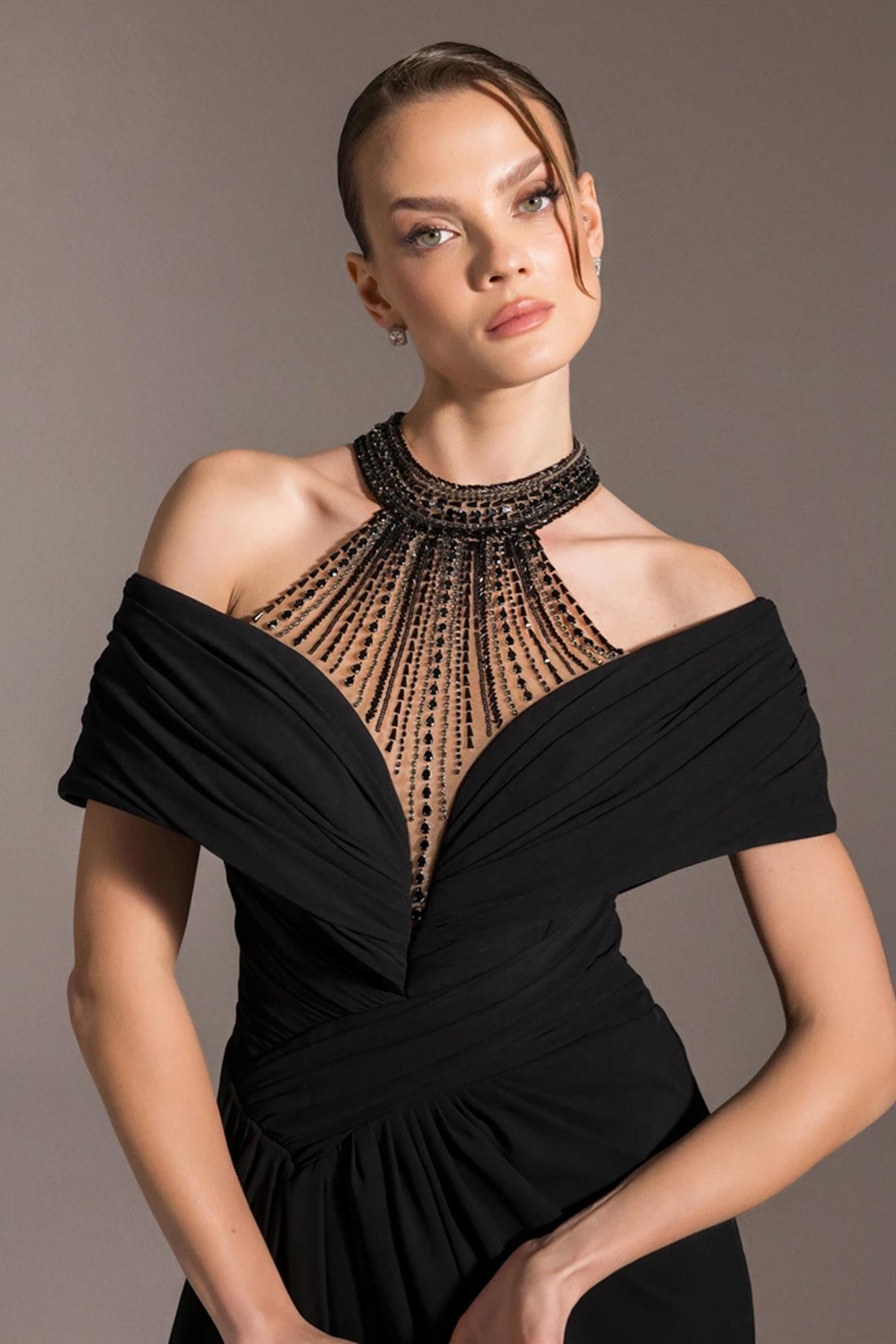 Low-cut Detailed Stone Embroidered Draped Slit Chiffon Evening Dress