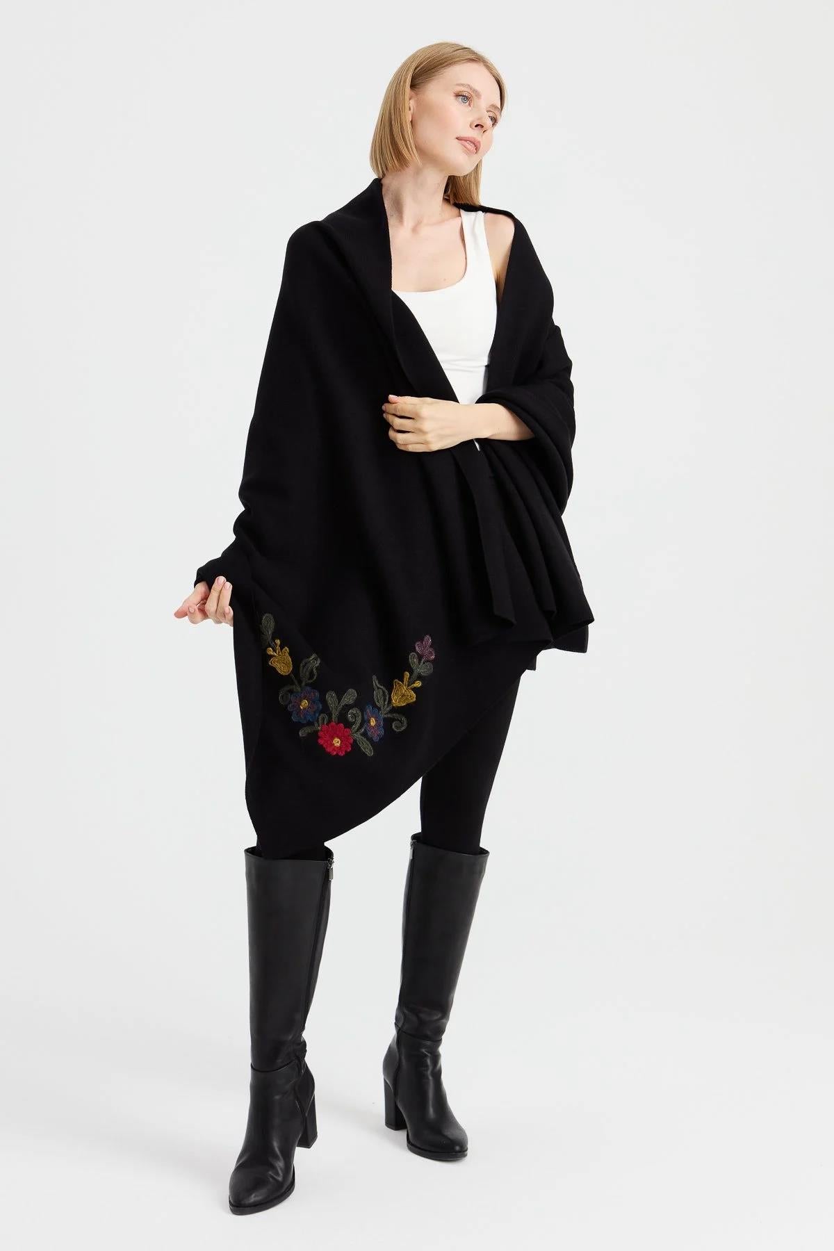 Köşeleri Nakış İşlemeli Şal