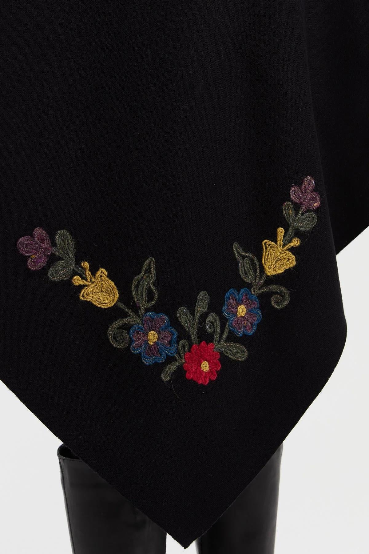 Köşeleri Nakış İşlemeli Şal