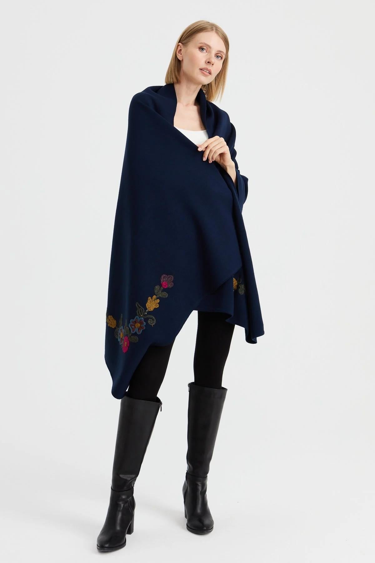 Köşeleri Nakış İşlemeli Şal