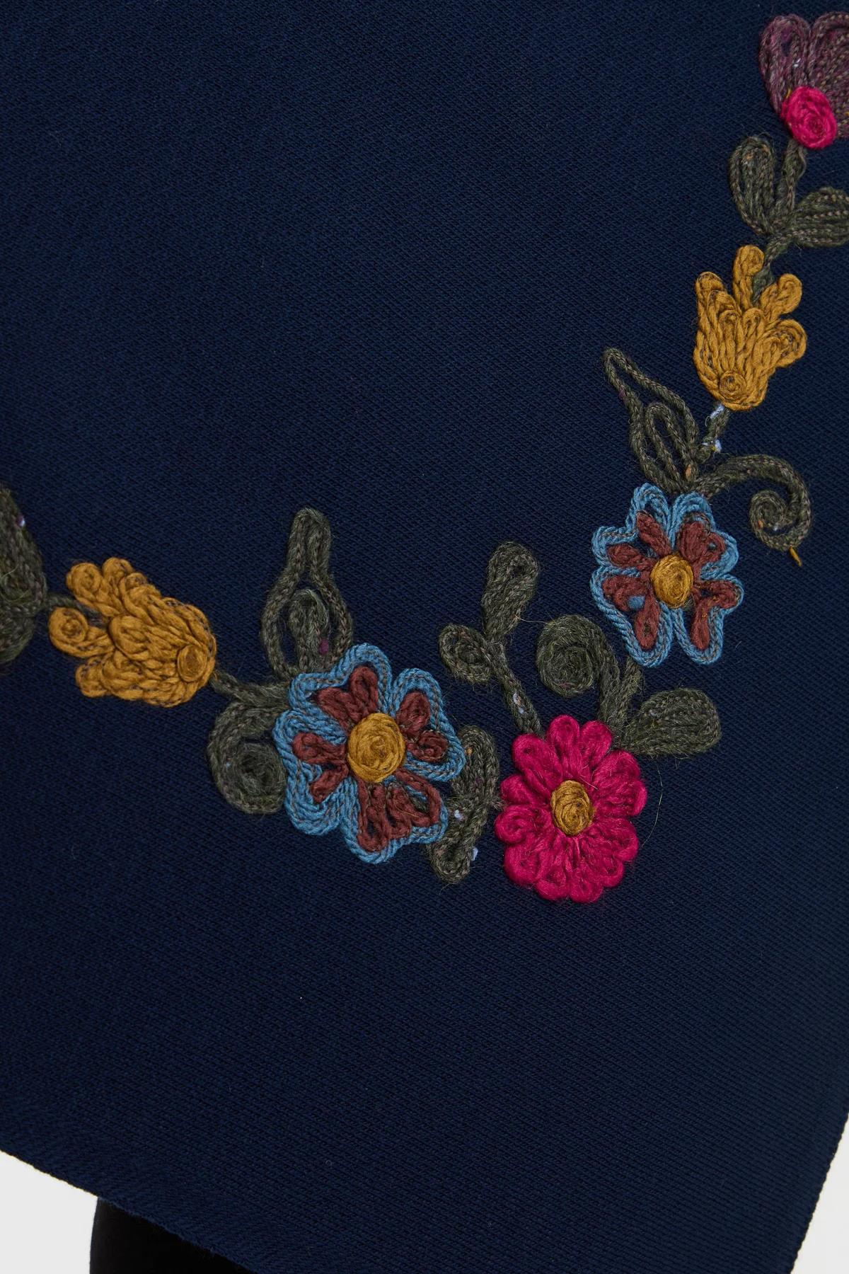 Köşeleri Nakış İşlemeli Şal