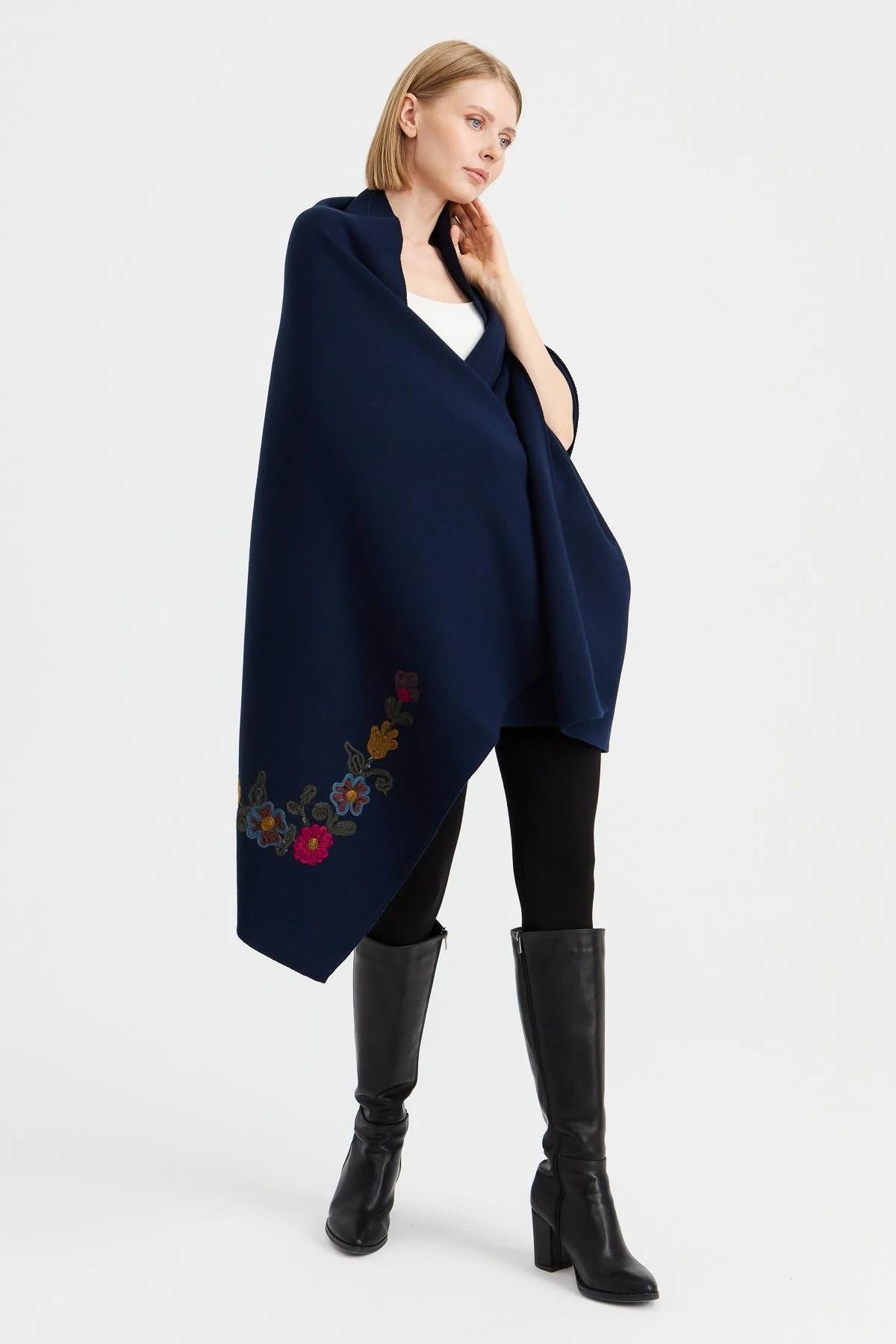 Köşeleri Nakış İşlemeli Şal