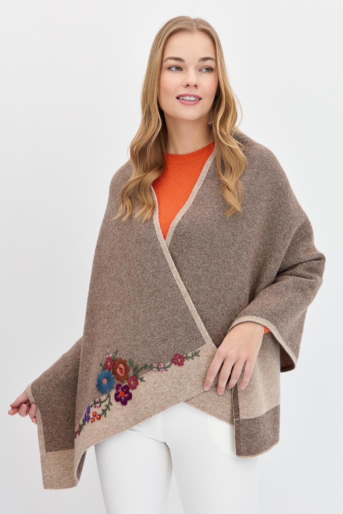 Çiçek İşlemeli Triko Şal