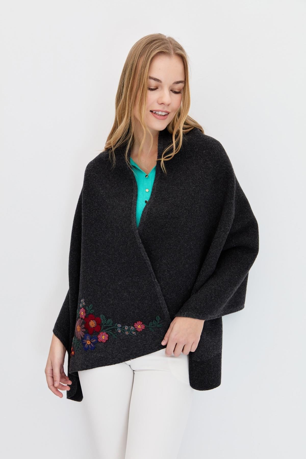 Çiçek İşlemeli Triko Şal