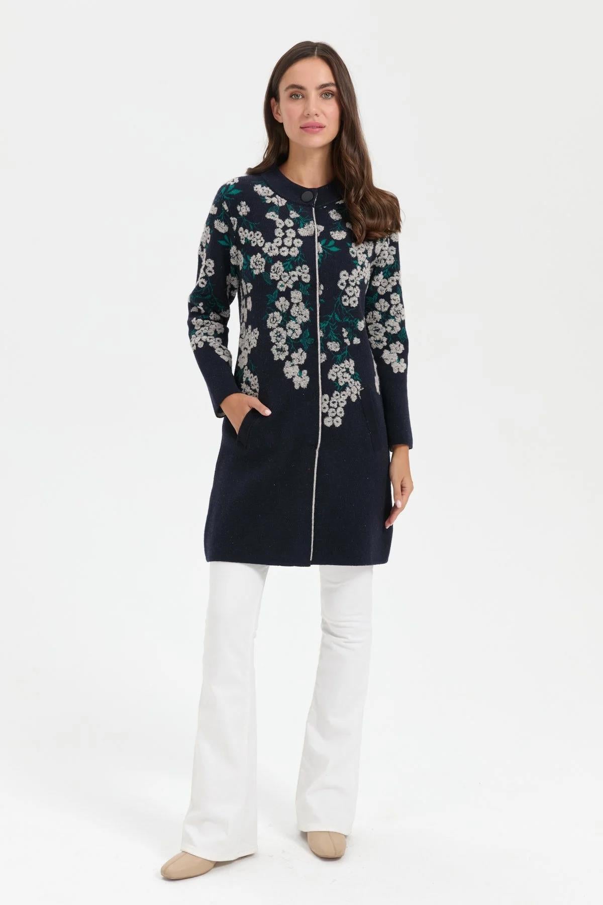 Dik Yaka Pıtırcık Çiçekli Uzun Yün Kaban